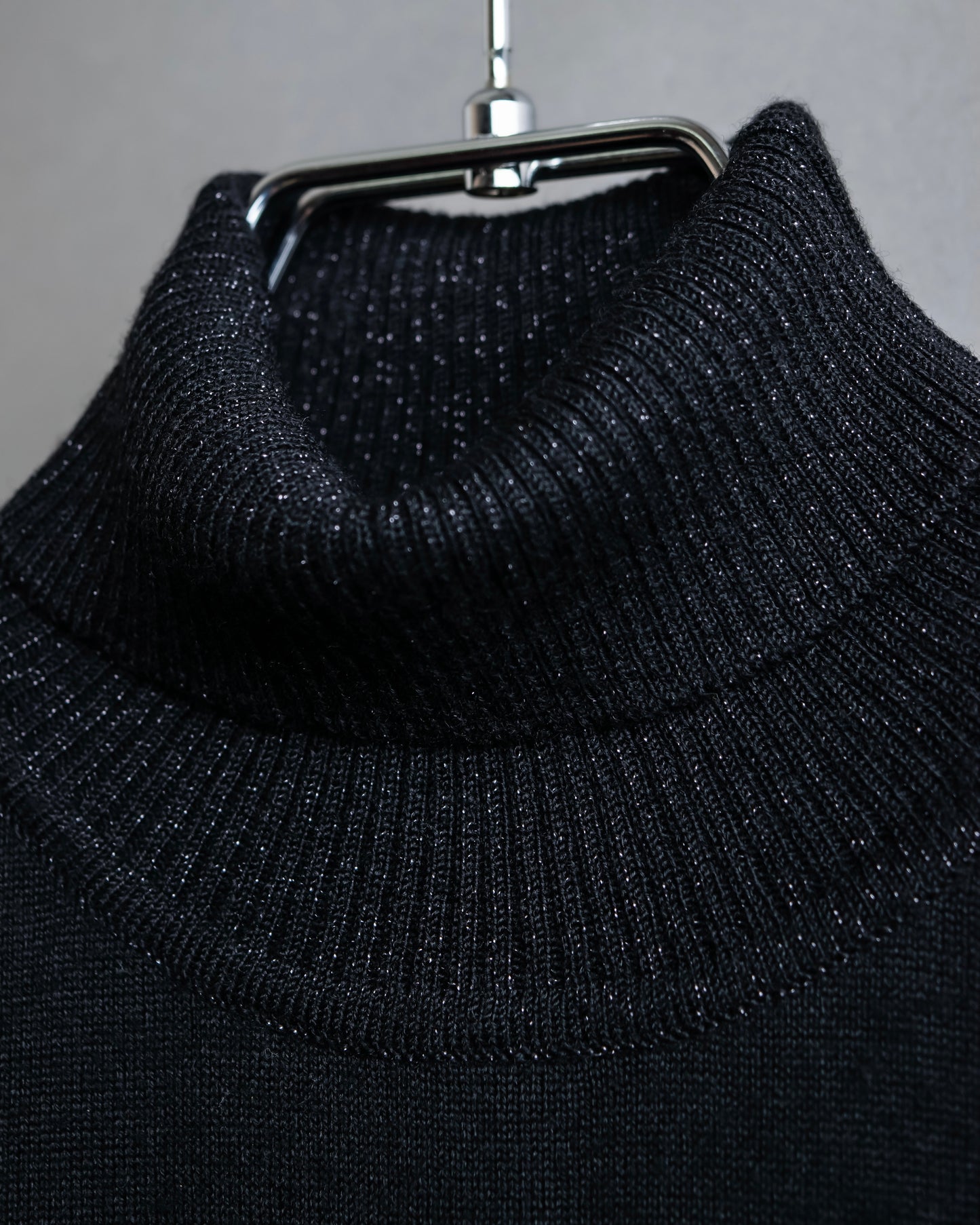 "VERSACE" High neck design sleeveless knit pullover