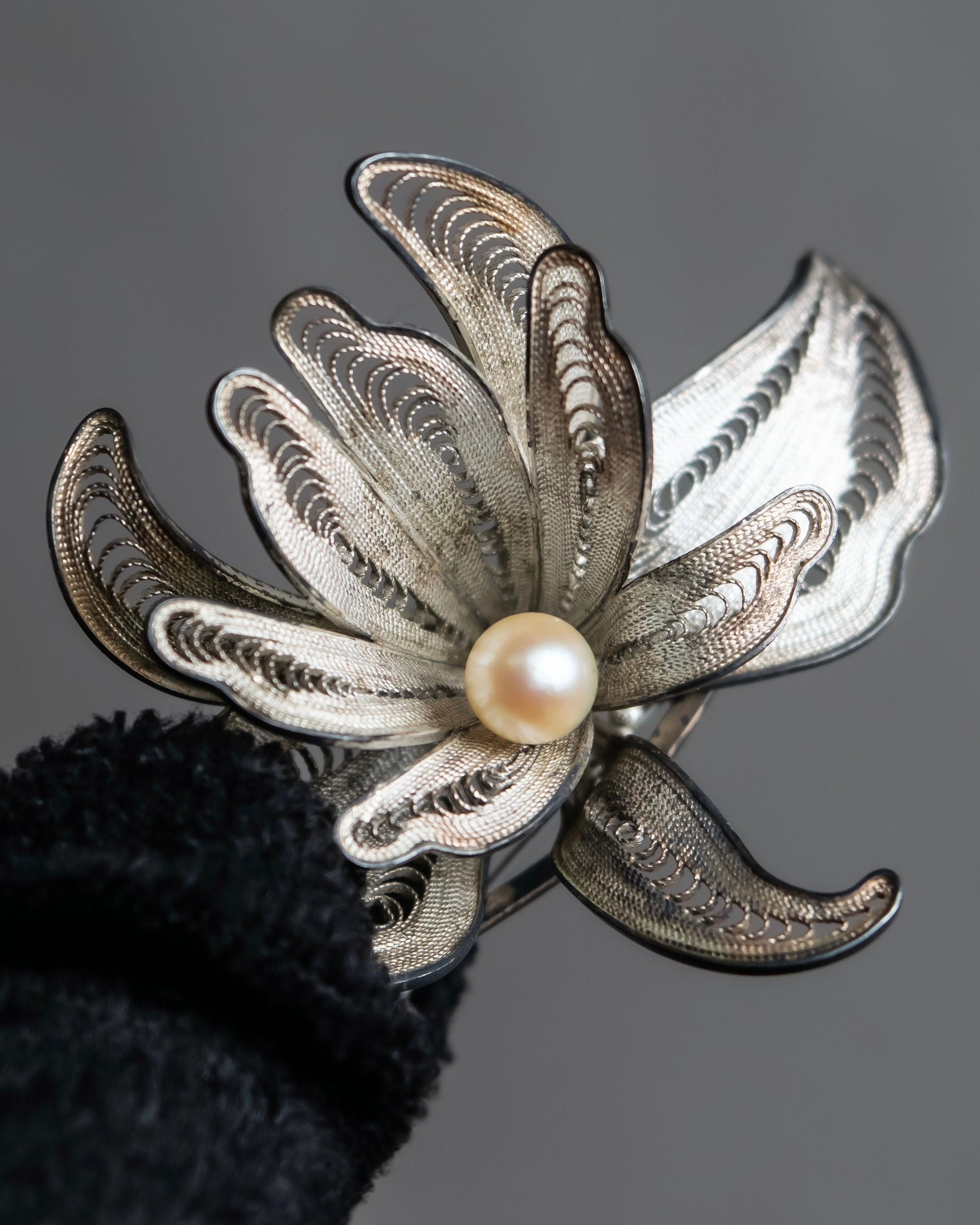 "Vintage petal motif broach"
