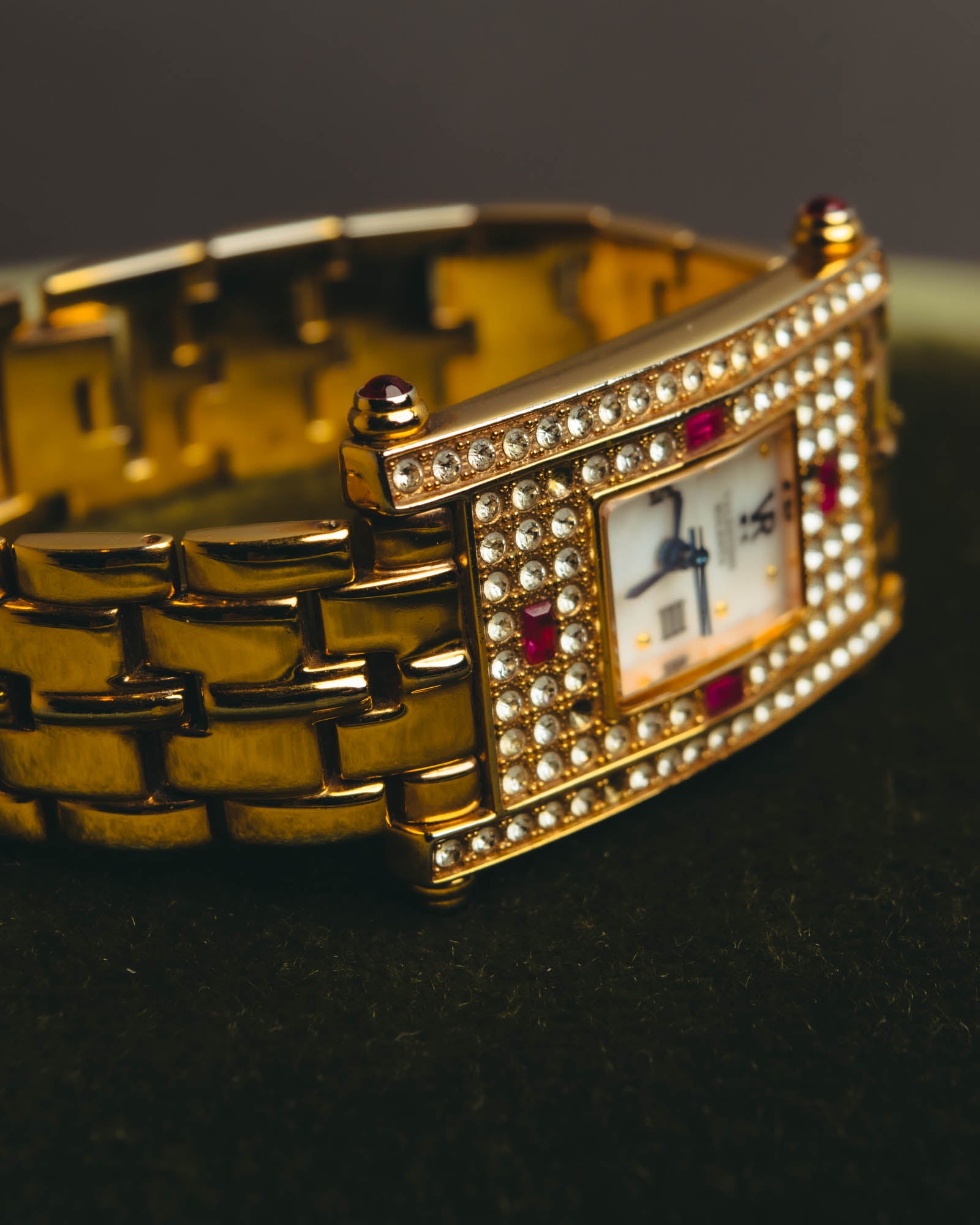 "VALENTINO ROLENTA" 90's-00's Decorative rhinestone quartz watch