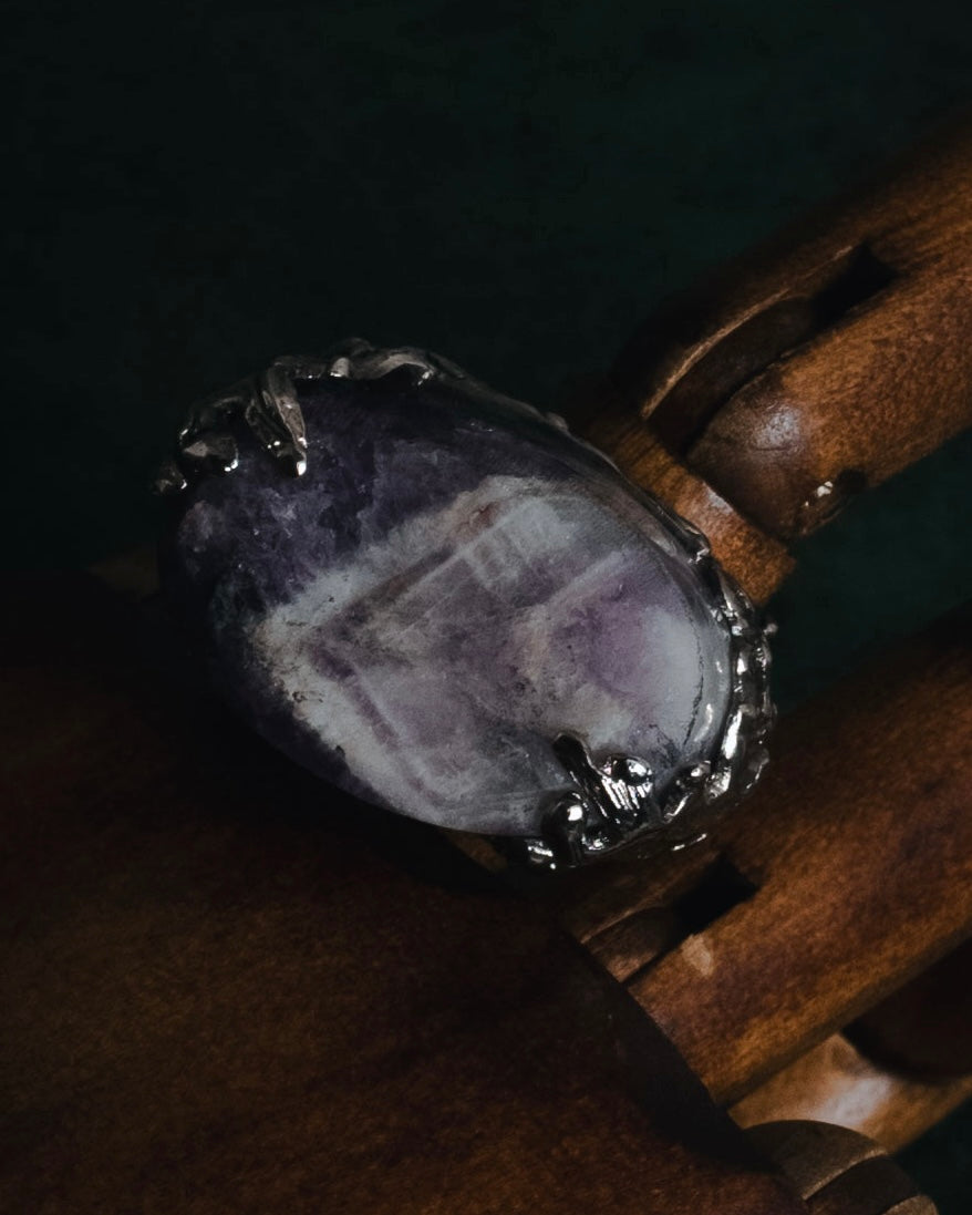 "YVES SAINT LAURENT" 00’s Amethyst stone signet ring