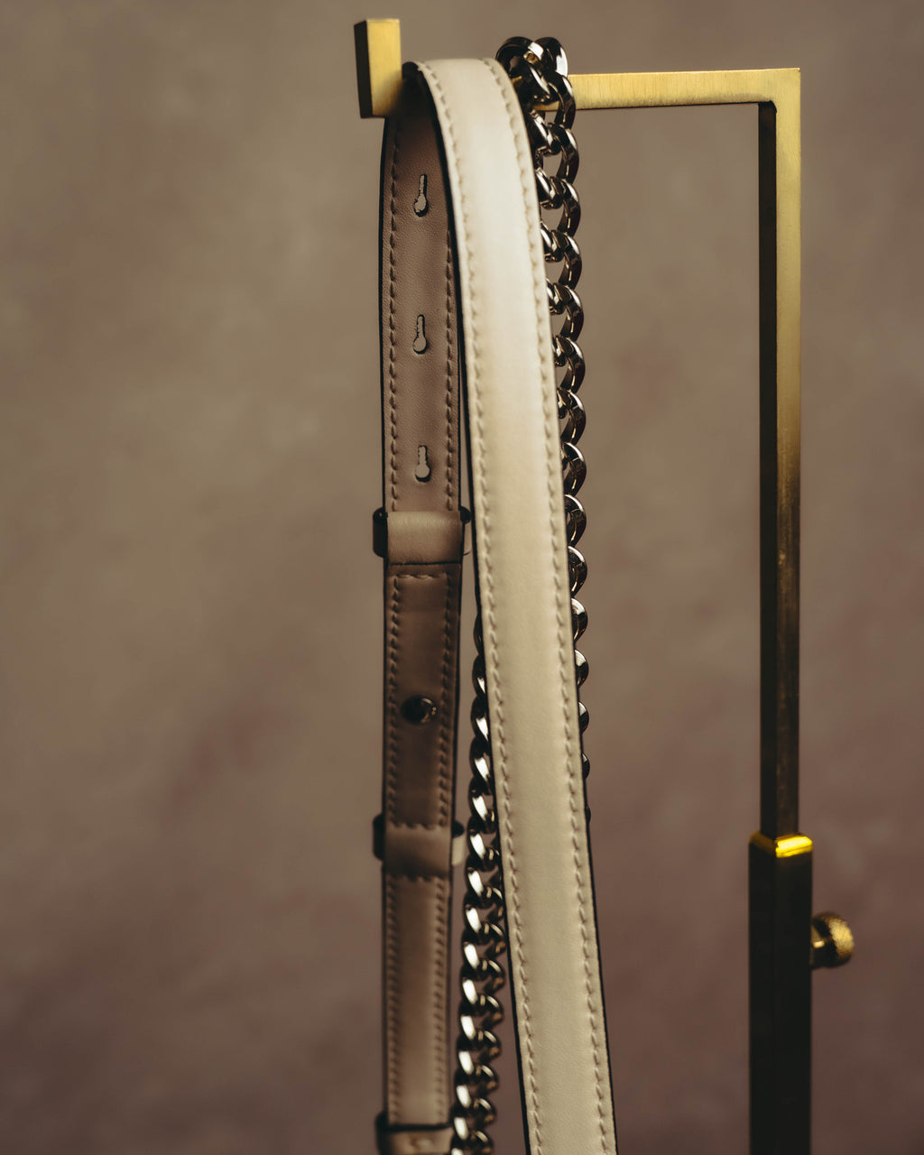 "Salvatore Ferragamo" 2010's-20's Ivory perforated leather chain shoulder bag