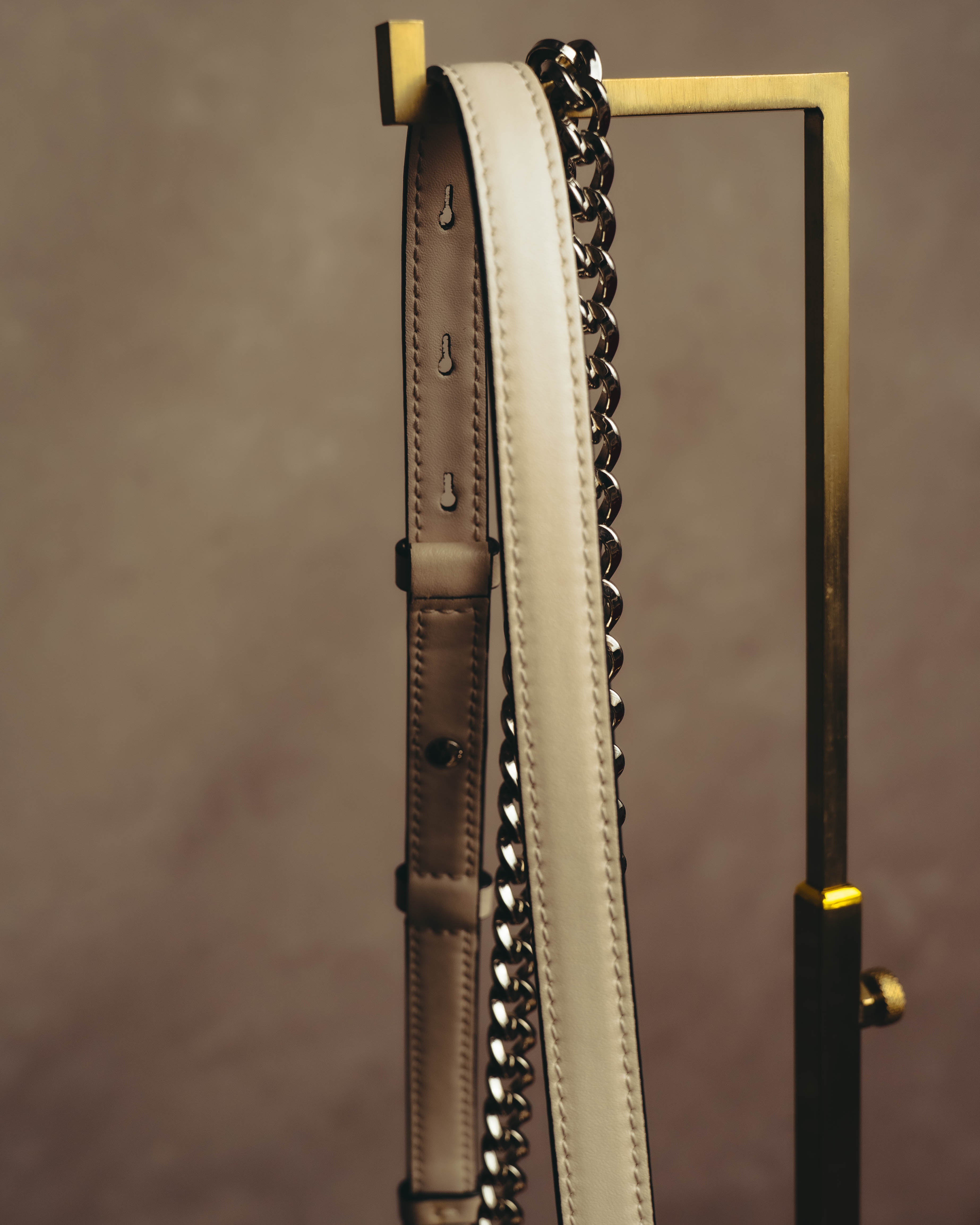 "Salvatore Ferragamo" 2010's-20's Ivory perforated leather chain shoulder bag