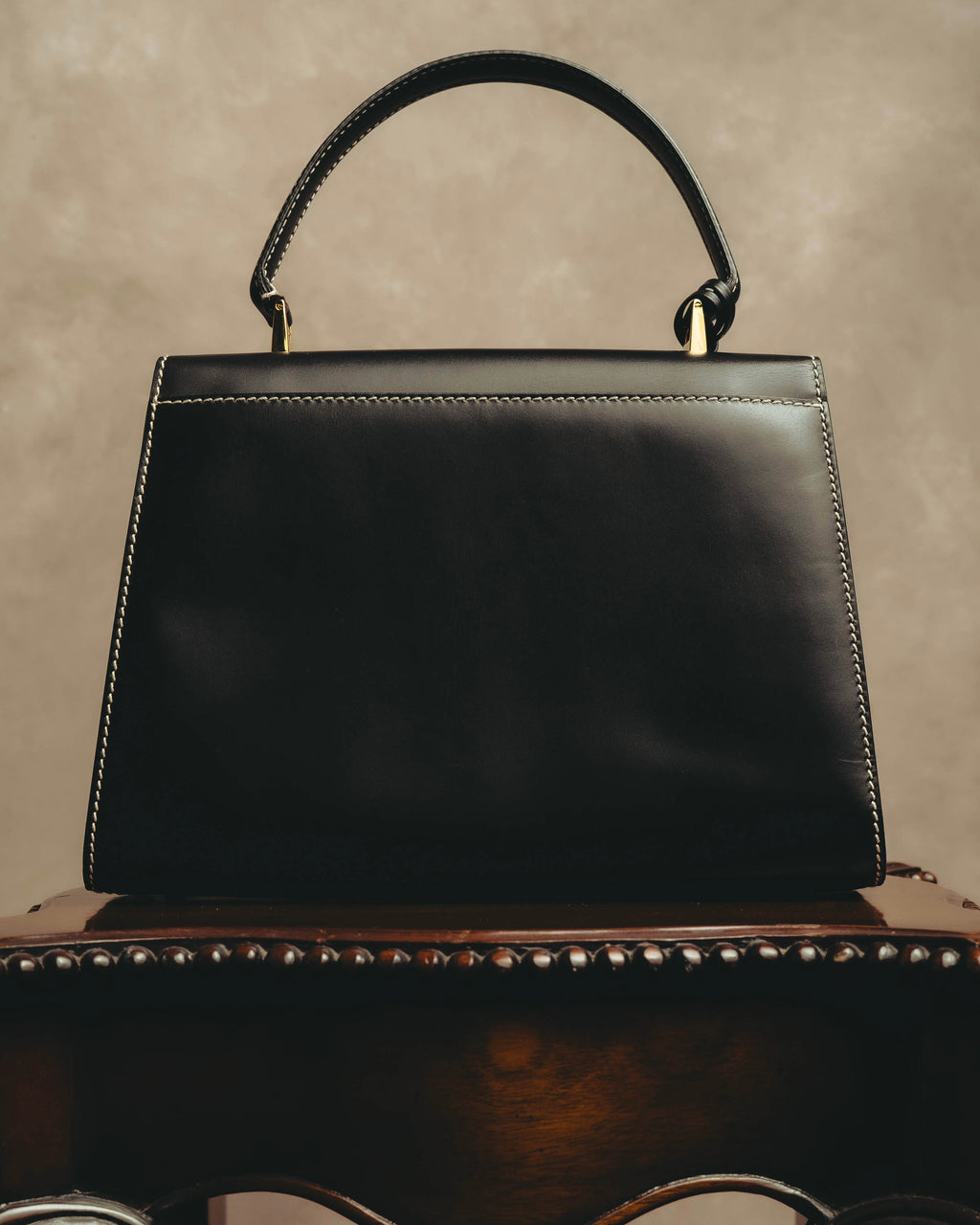 -SPECIAL- "Salvatore Ferragamo" 90's-00's Gancini contrast stitch leather handbag