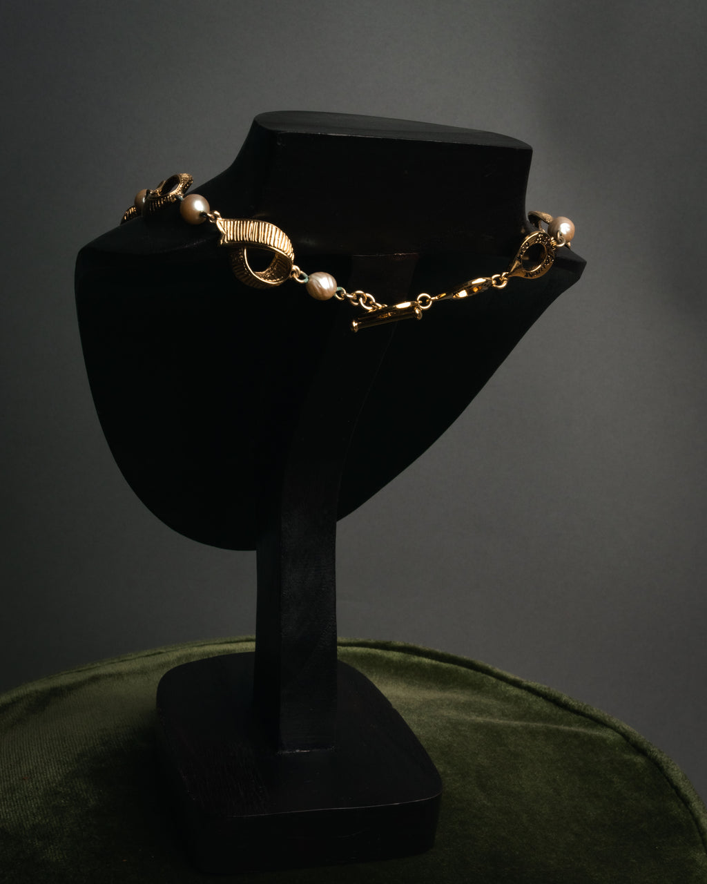 “Yves Saint Laurent” 80’s-90’s Baroque pearl heart motif necklace