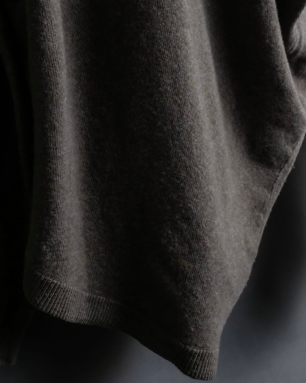 "MAISON MARGIELA 2005's AW " Twisted detail V-neck knit