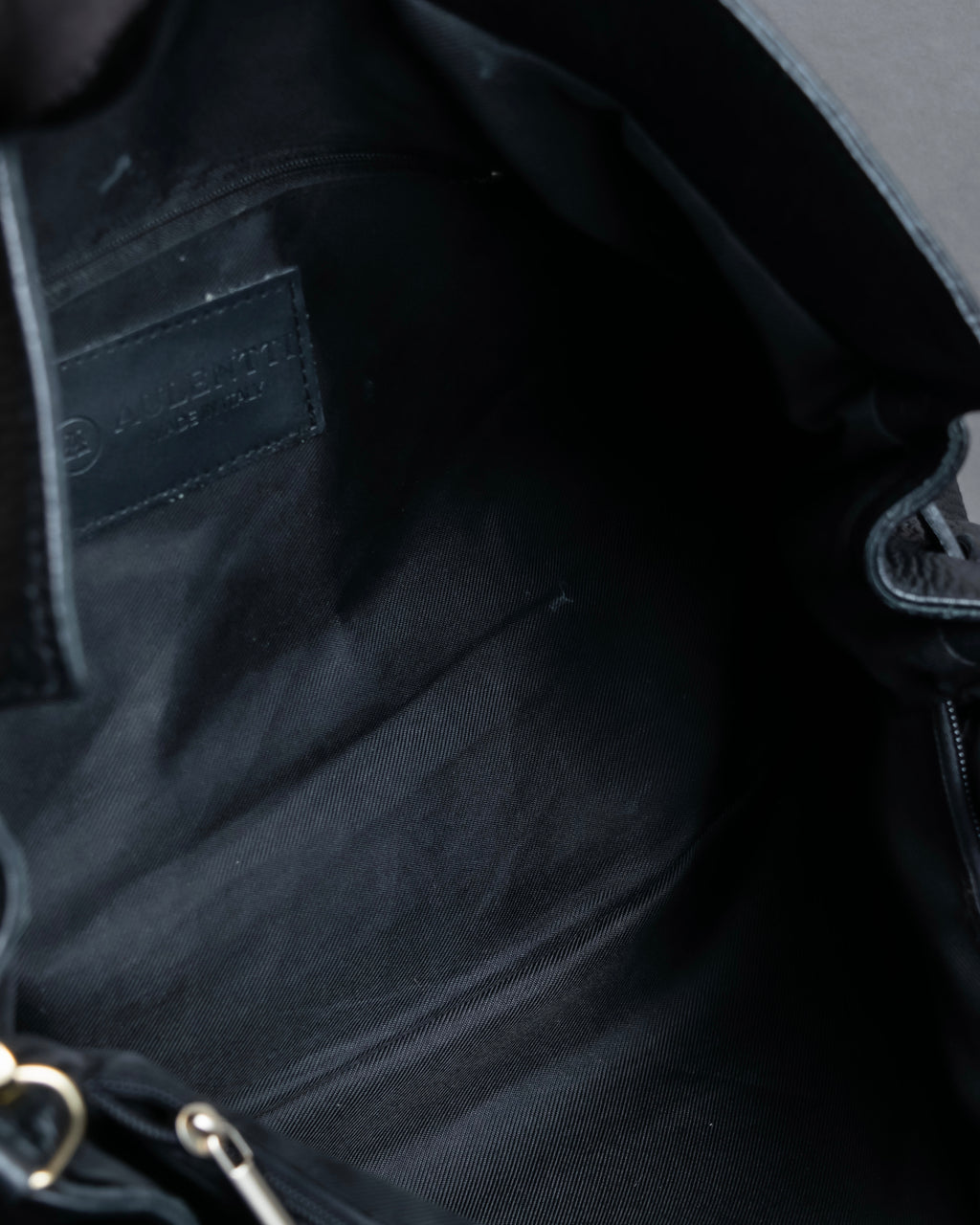 "AULENTTI" Gold closure belt design leather 2-way bag