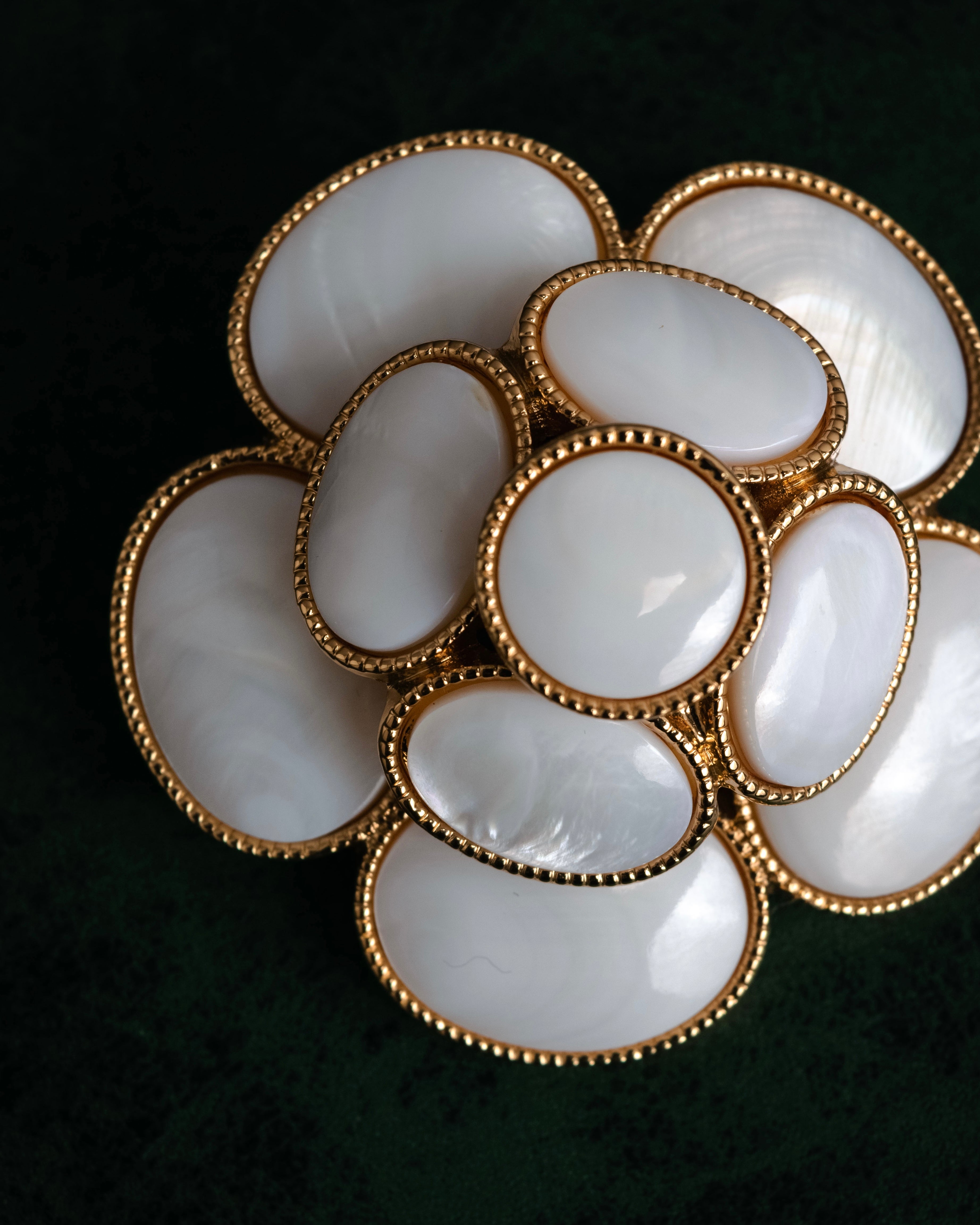 “VETEMENTS” 2017-2021 Archive-referenced mother of pearl flower brooch