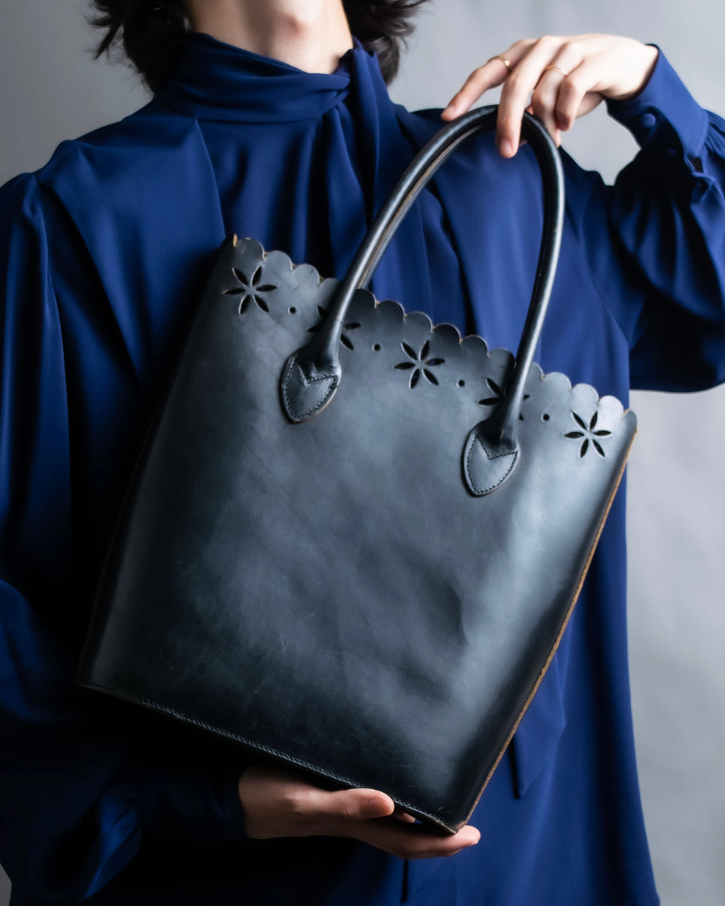 "tricot COMME des GARCONS" Floral pattern punching design tote bag