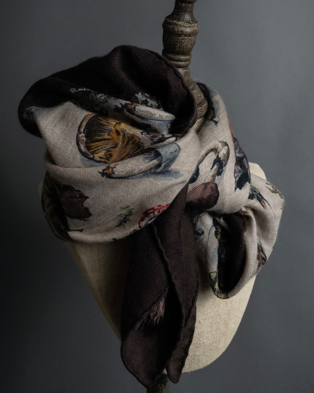 "HERMES" 80's Carré 90 Les Champignons II silk scarf