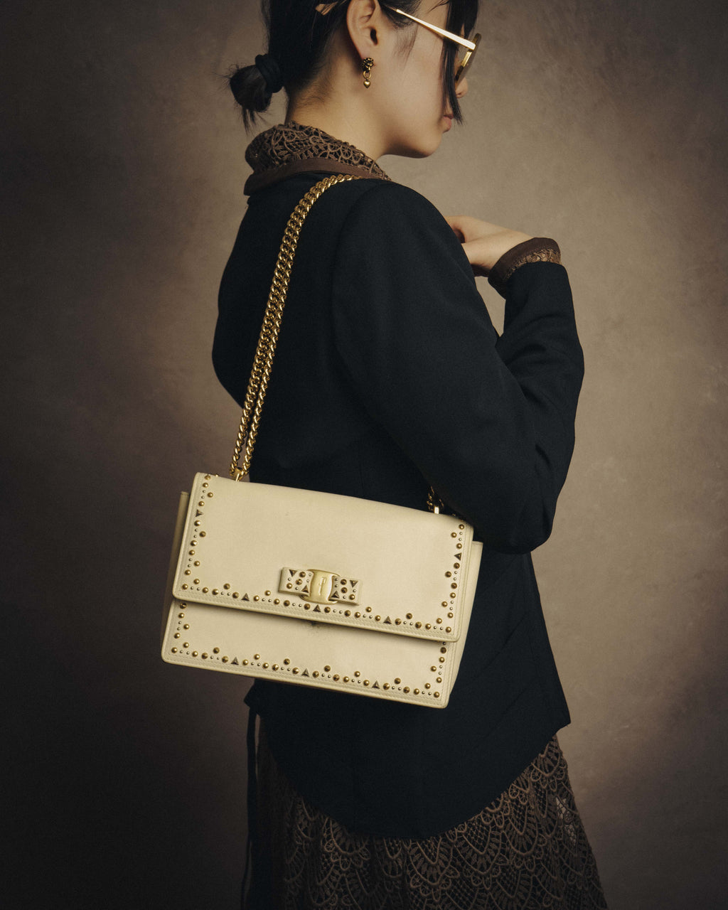 -SPECIAL- “Salvatore Ferragamo” 2015-2017 Vara studded chain shoulder bag