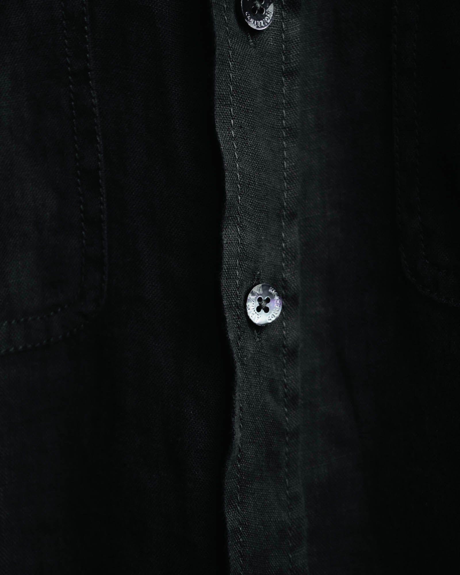 -MOOD MILLÉSIMES- 00’s black linen epaulet half-sleeve shirt by “ARMANI COLLEZIONI”