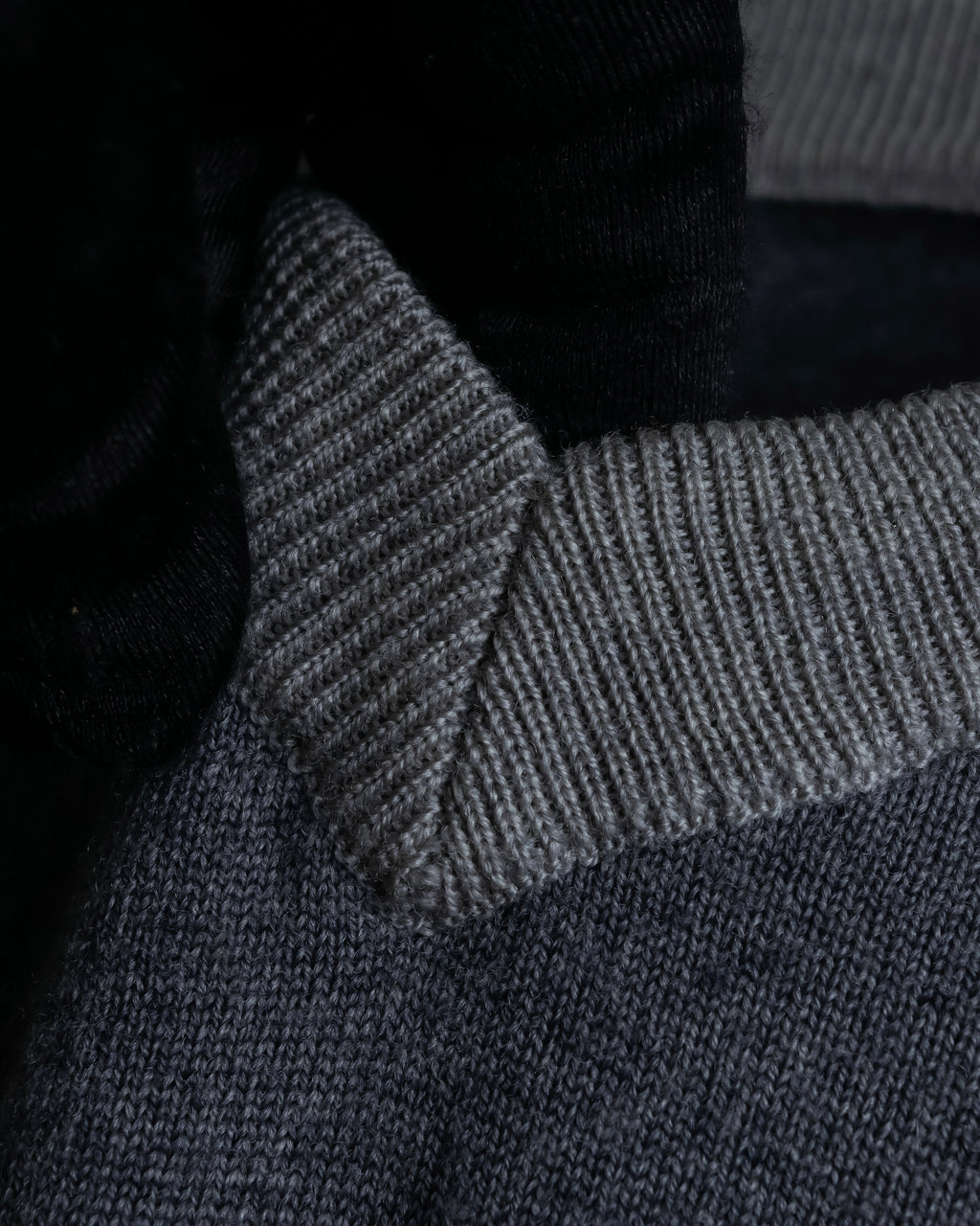 "Maison Martin Margiela" 2008SS two-tone V-neck knit