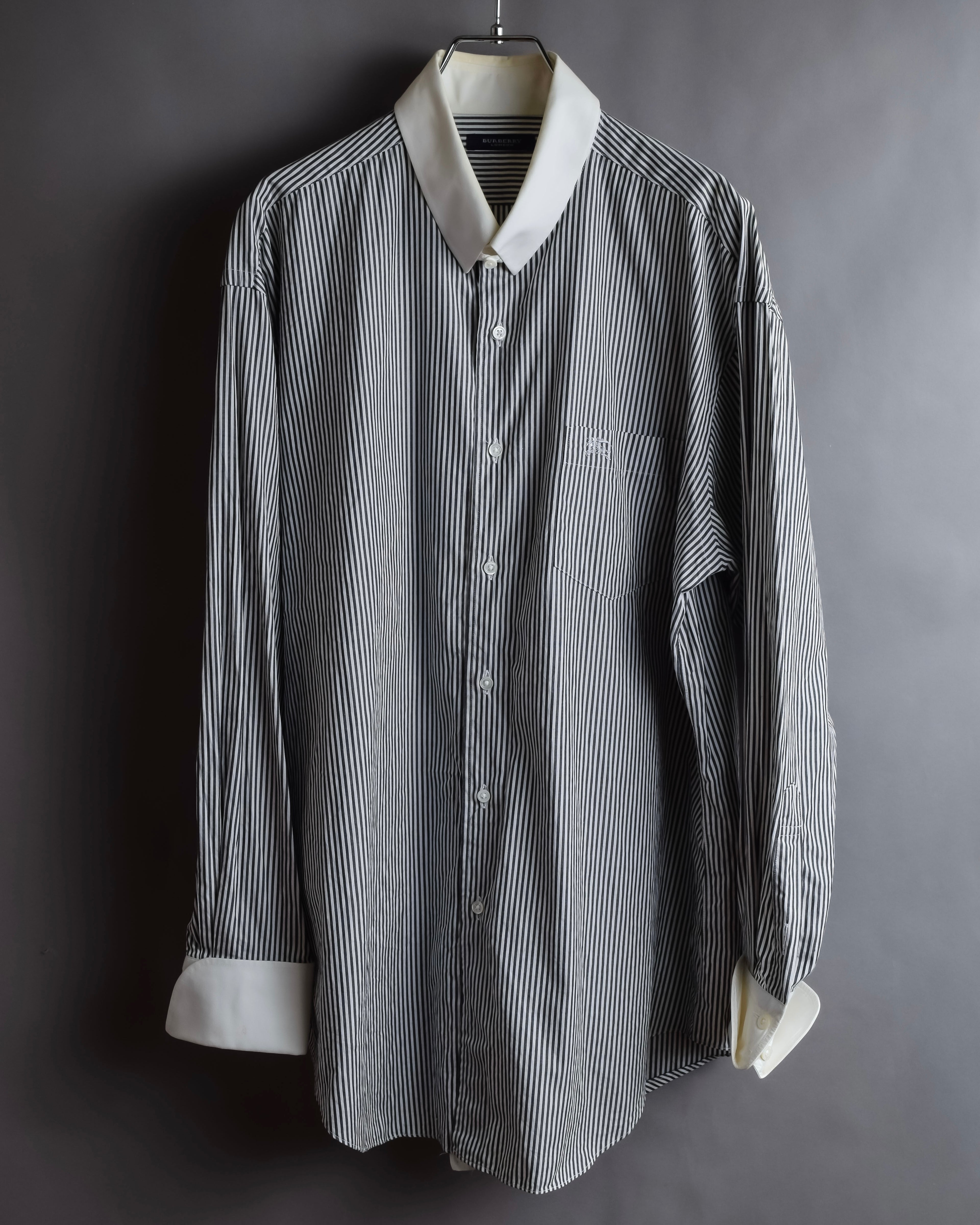 "BURBERRY" Pinstripe cleric design shirt