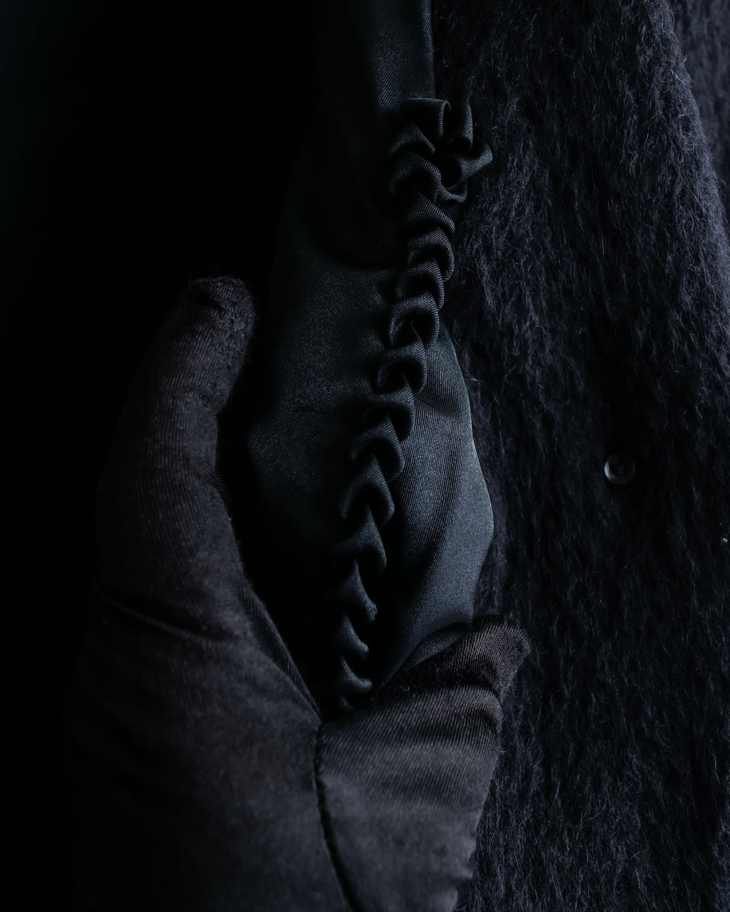 "YVES SAINT LAURENT" Large shawl collar black long coat