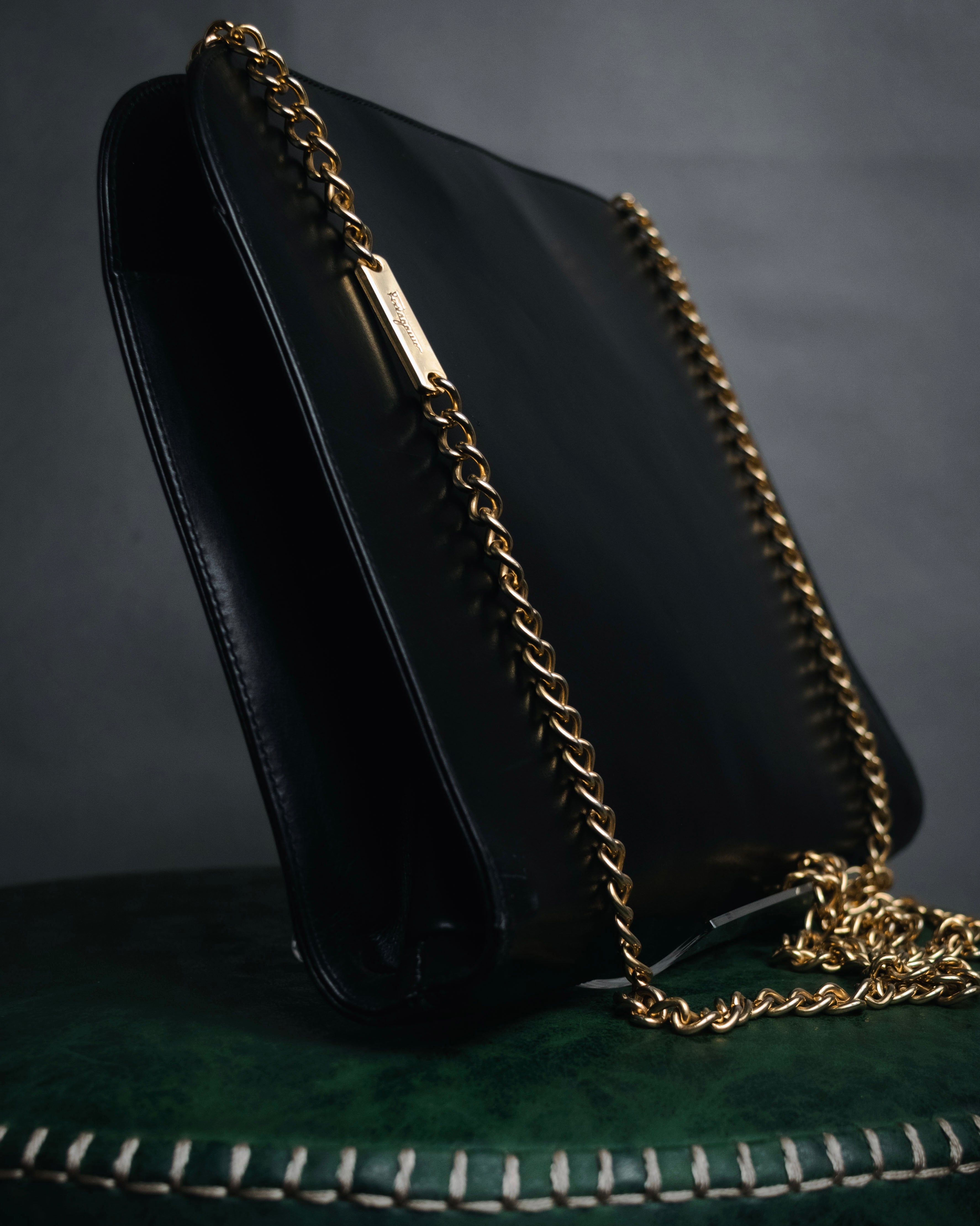 "Salvatore Ferragamo" 90’s Iconic gancini chain shoulder bag