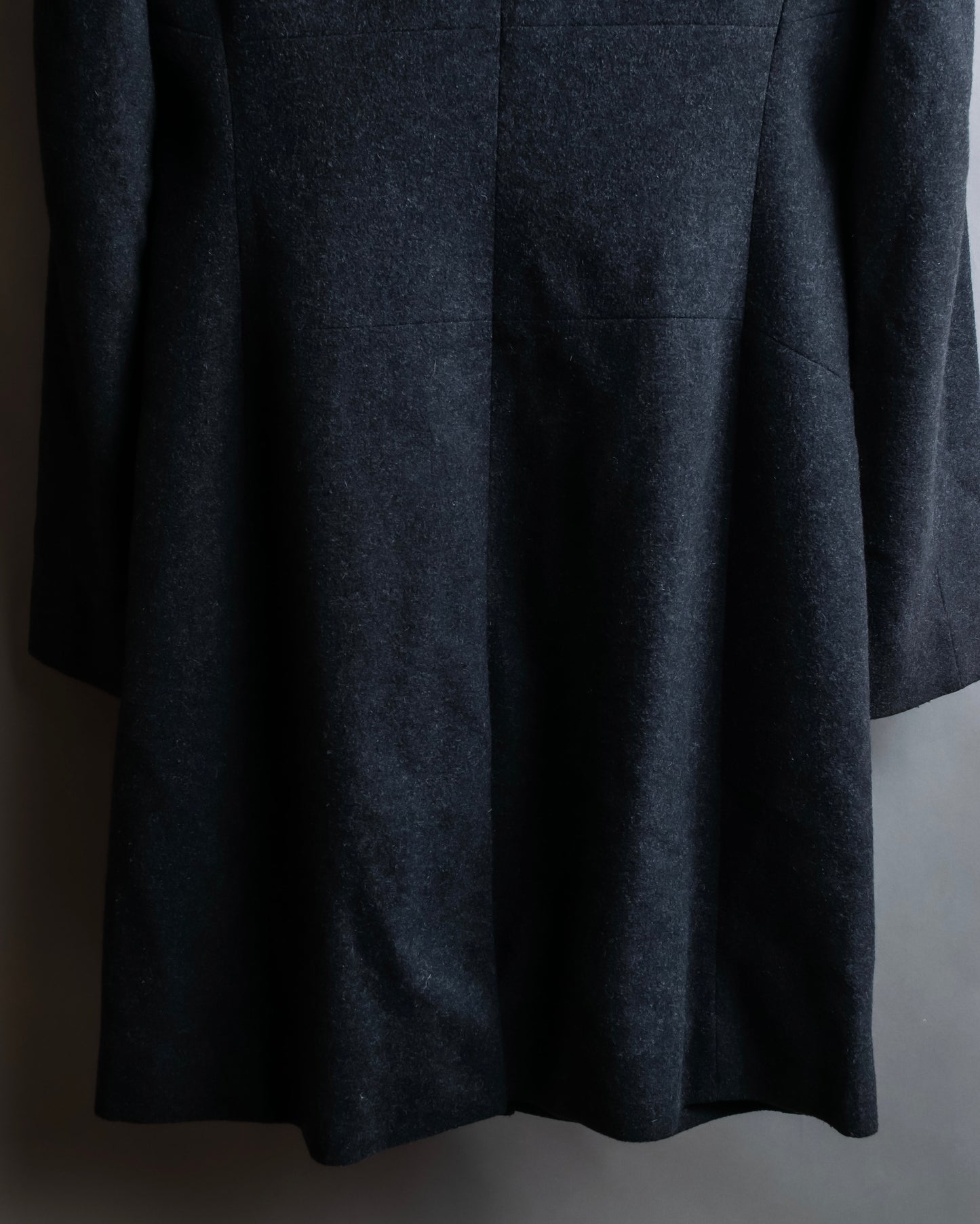 "HUGO BOSS" Waist shaped mid length soutien collar coat