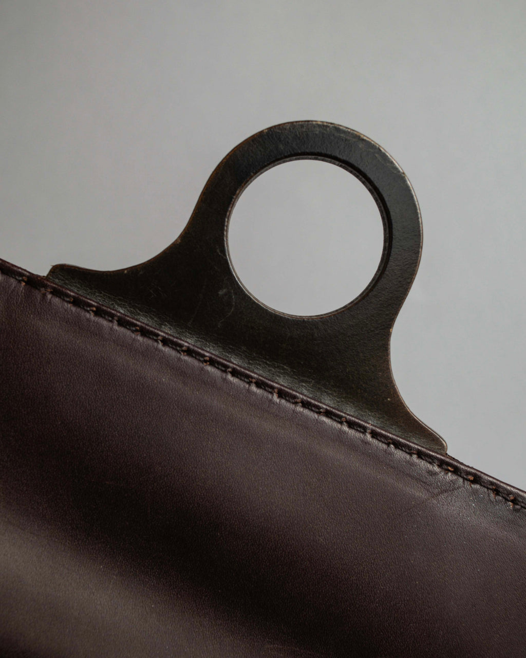 "Salvatore Ferragamo" Swivel crisp closure design leather one-handle bag