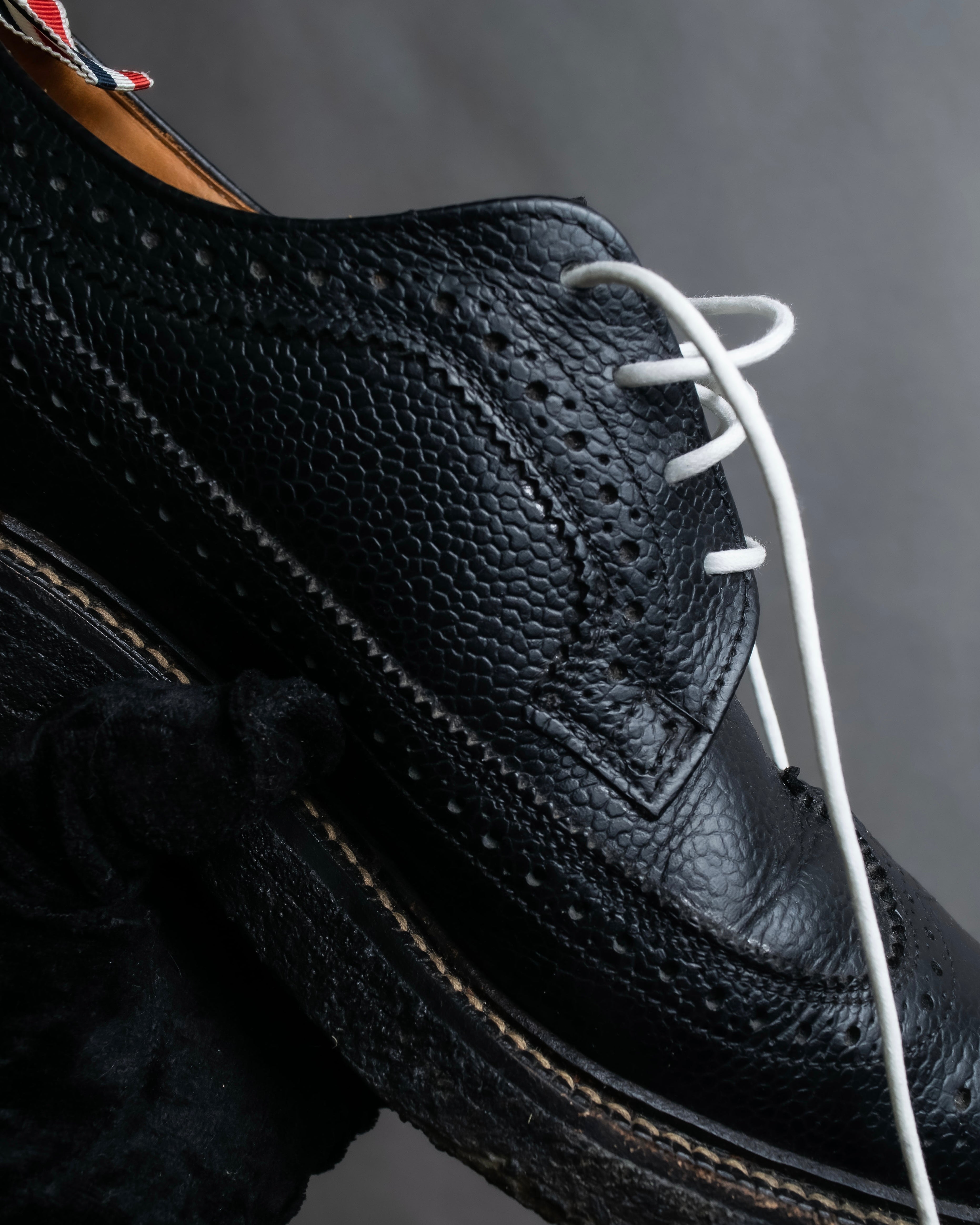 "THOM BROWNE" Wingtip design rubber sole leather shoes