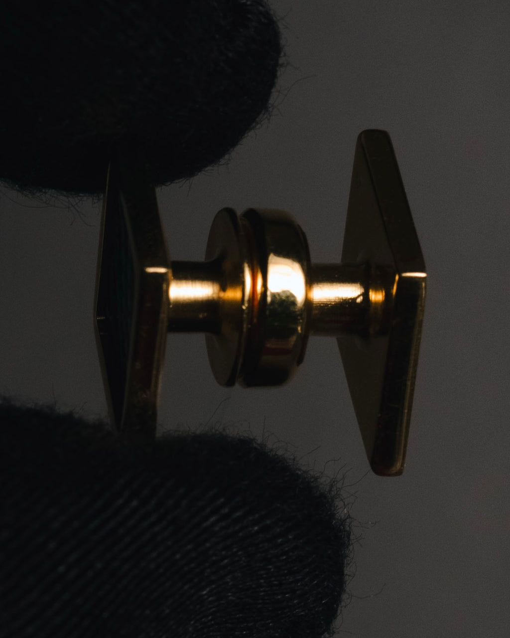 "HERMES" 90’s-00’s diamond inlay lizard cufflinks