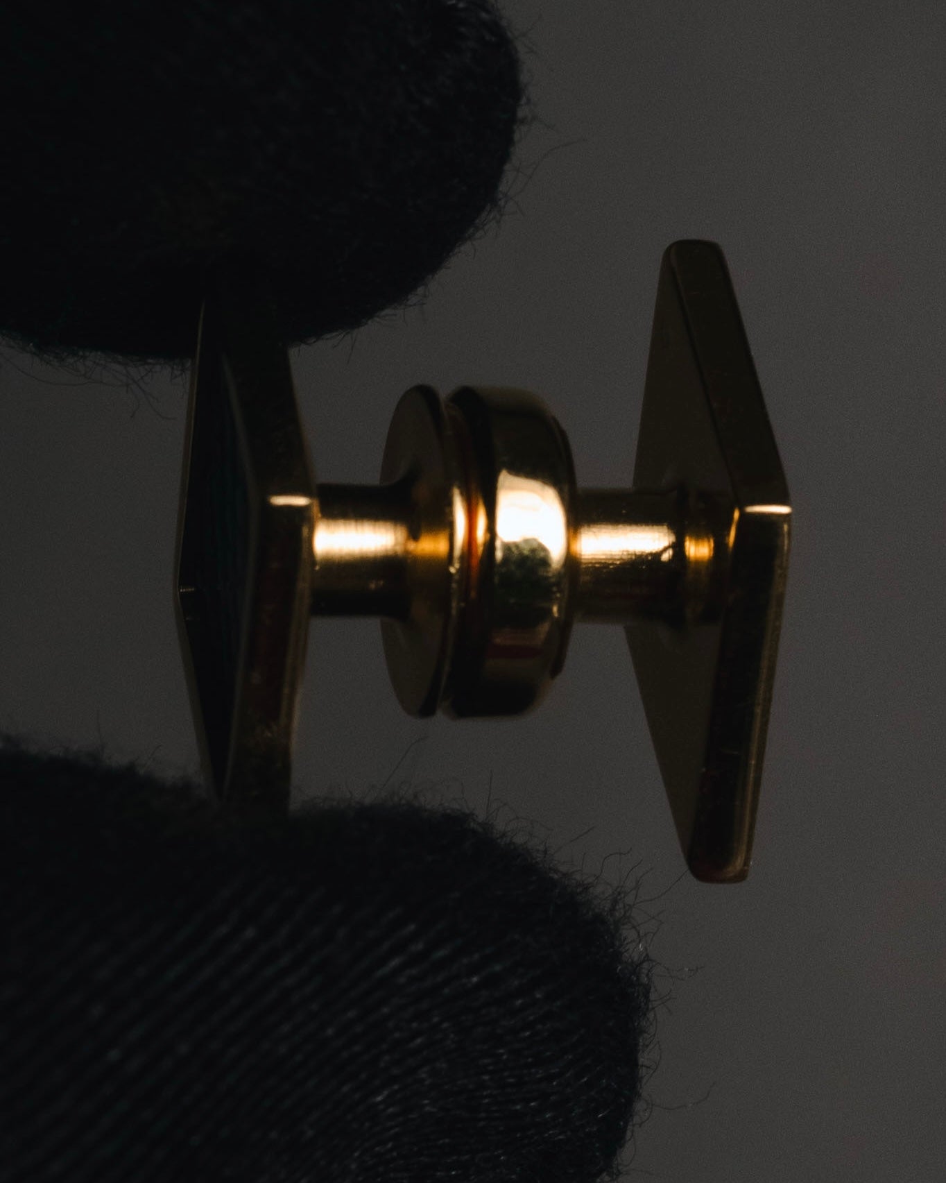 "HERMES" 90’s-00’s diamond inlay lizard cufflinks