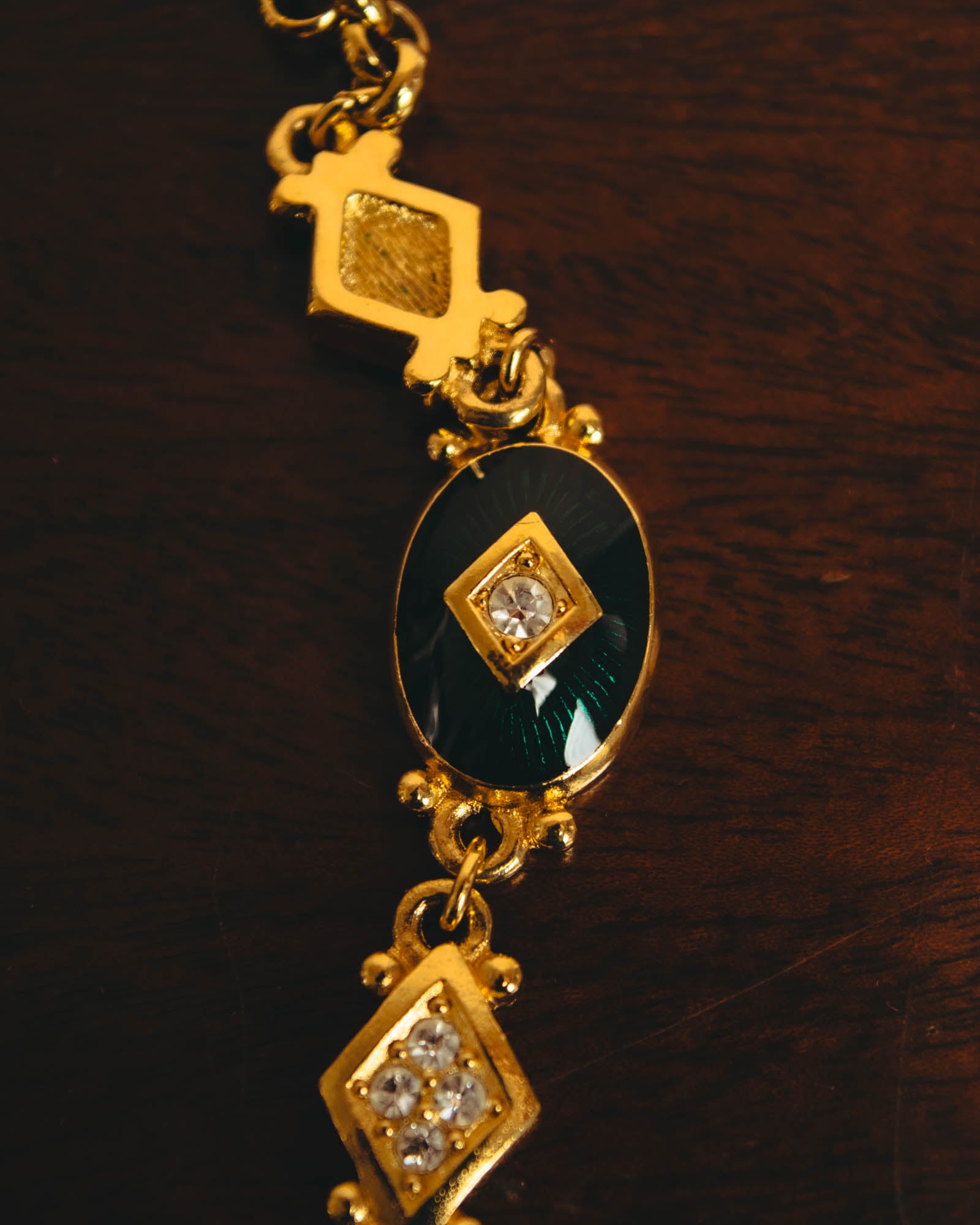 "BURBERRYS" 90's Emerald enamel costume jewelry necklace