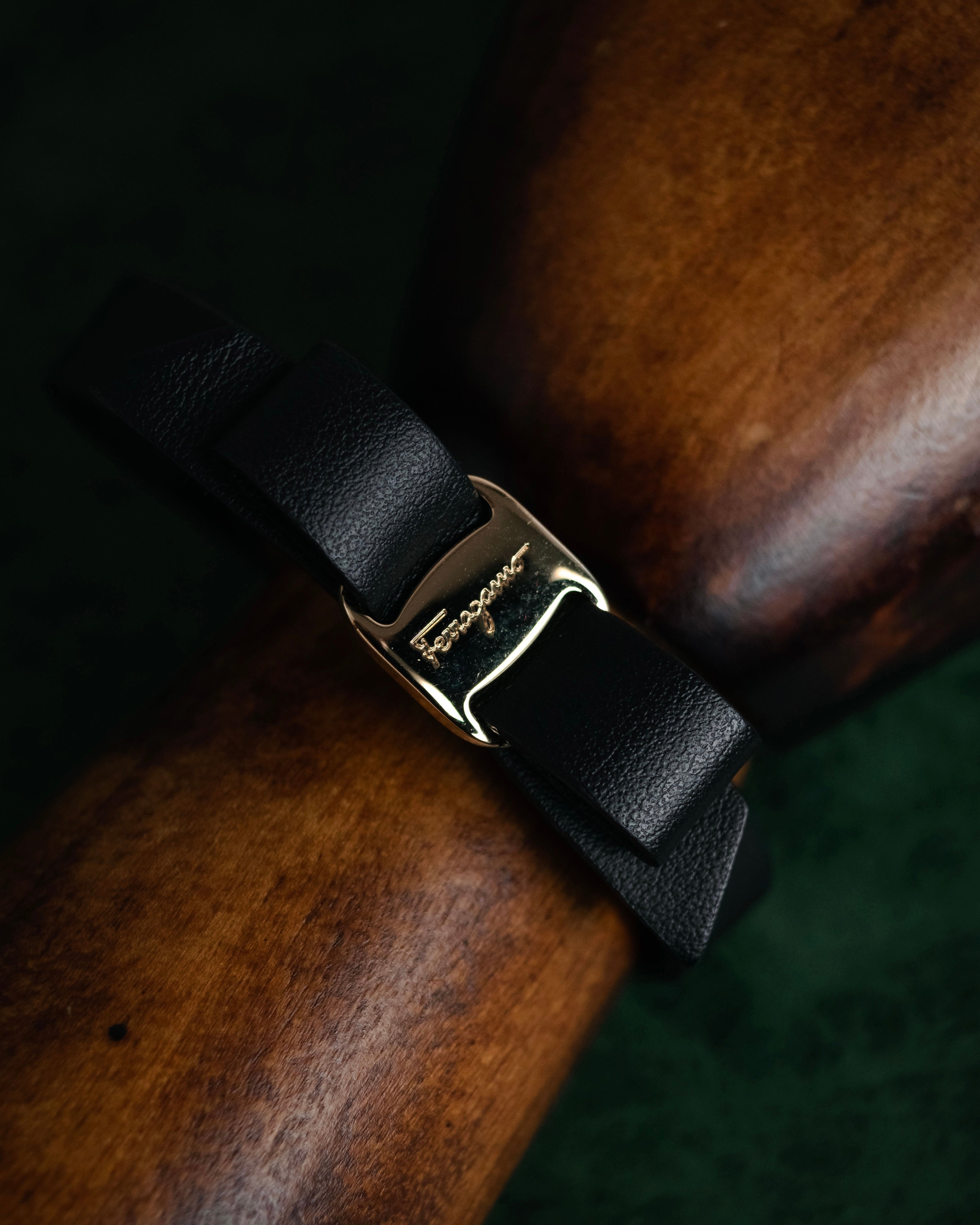 “Salvatore Ferragamo” 2010’s Vara ribbon leather bracelet