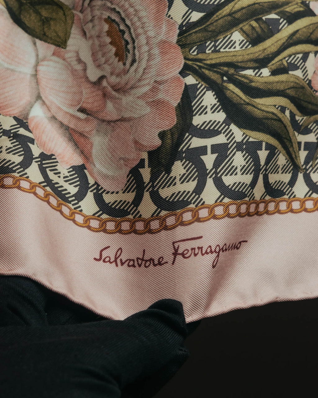 "Salvatore Ferragamo" 90's-00's Elegant floral silk scarf