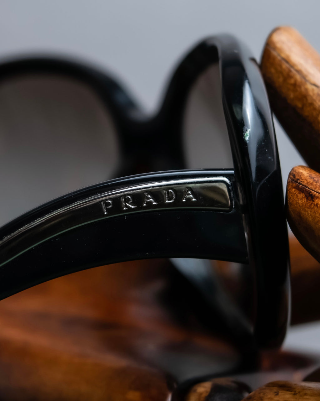 "PRADA" Logo engraved black round frame sunglasses