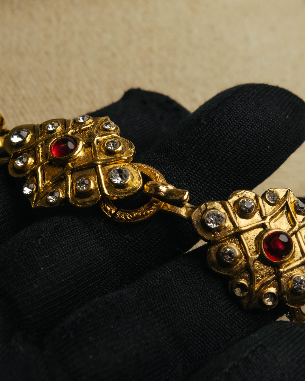 -SPECIAL- “CHANEL” 80’s-90’s ornate gold chain necklace