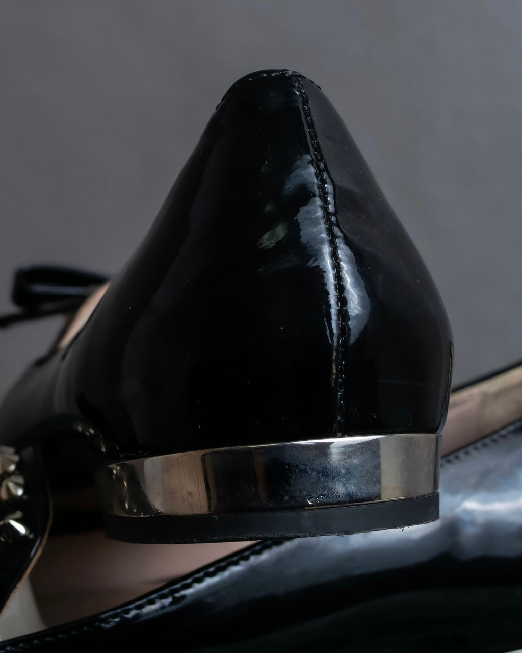 "MIU MIU" Stud＆ribbon design metal heel pumps