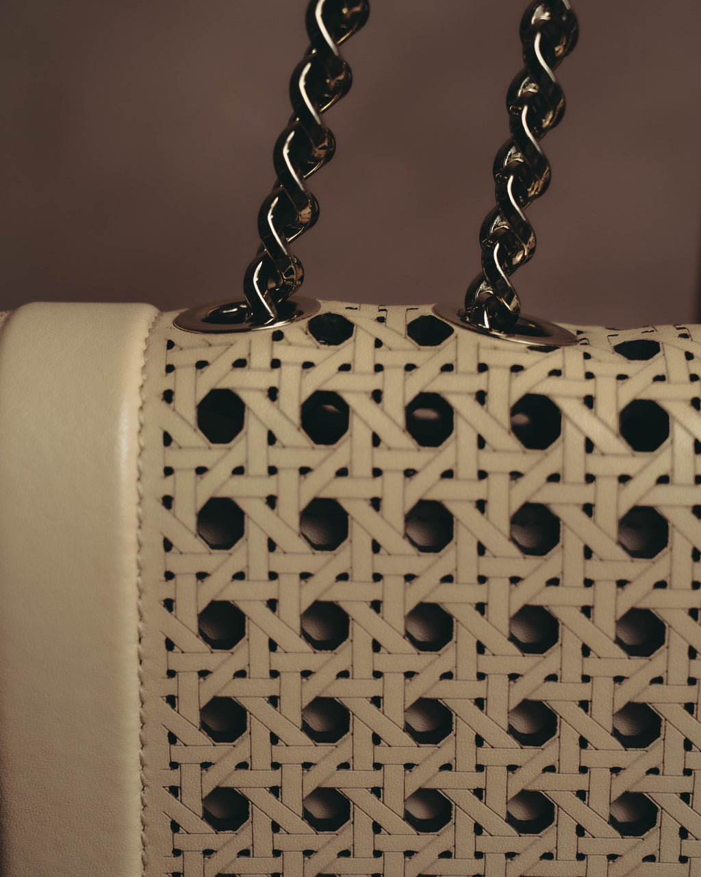 "Salvatore Ferragamo" 2010's-20's Ivory perforated leather chain shoulder bag