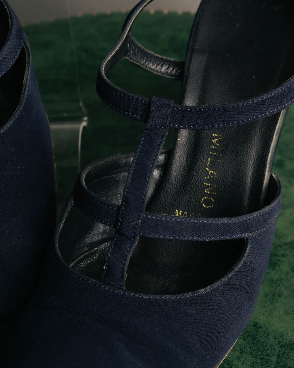 "PRADA" 90's-00's Dark navy t-strap pumps