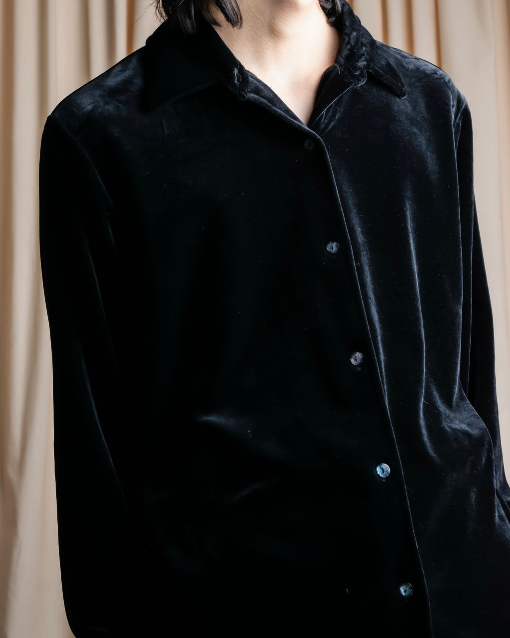 "EXPRESS" Beautiful glossy regular color velour shirt