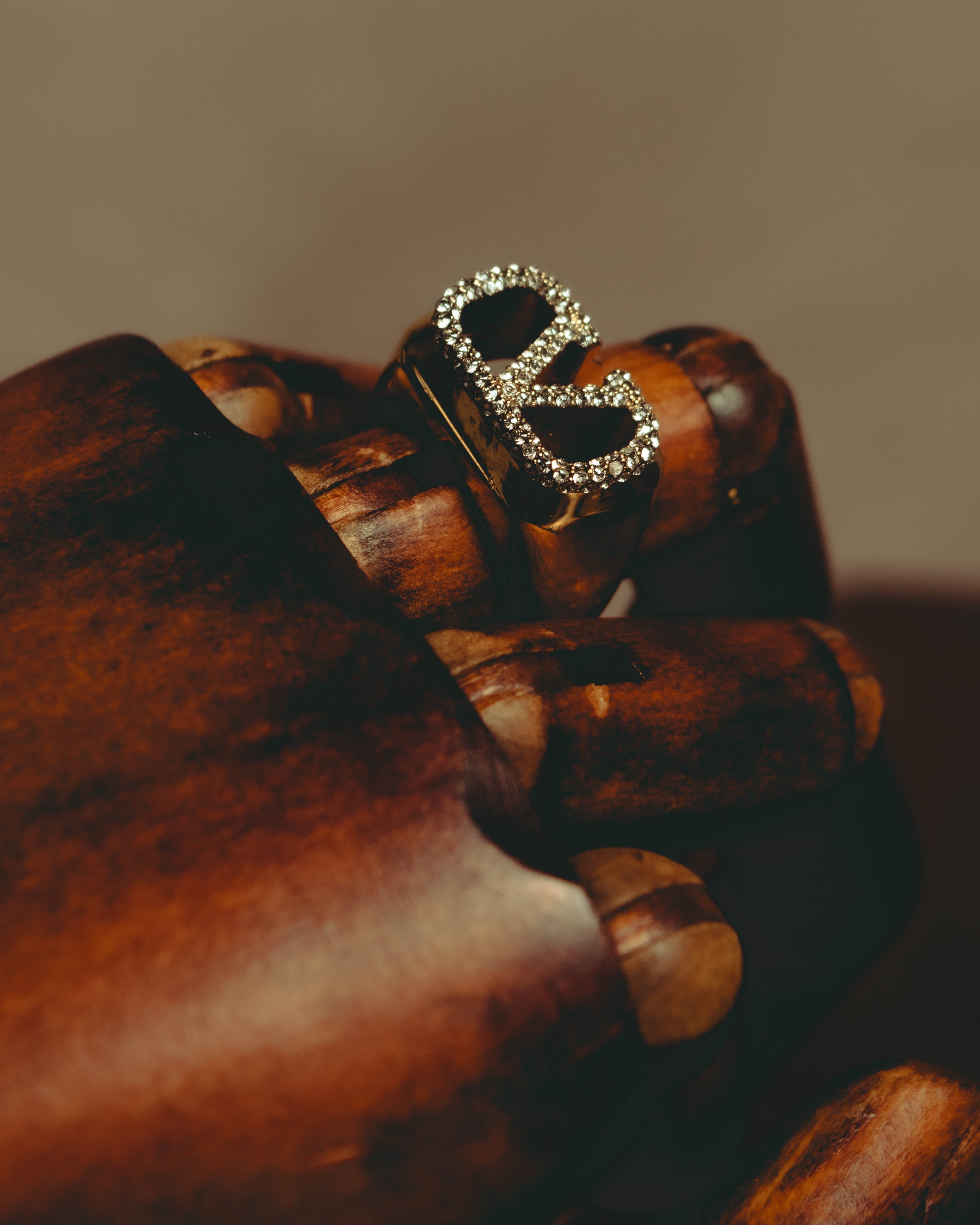 –SPECIAL– "Valentino Garavani" 20's Swarovski crystal embellished statement ring