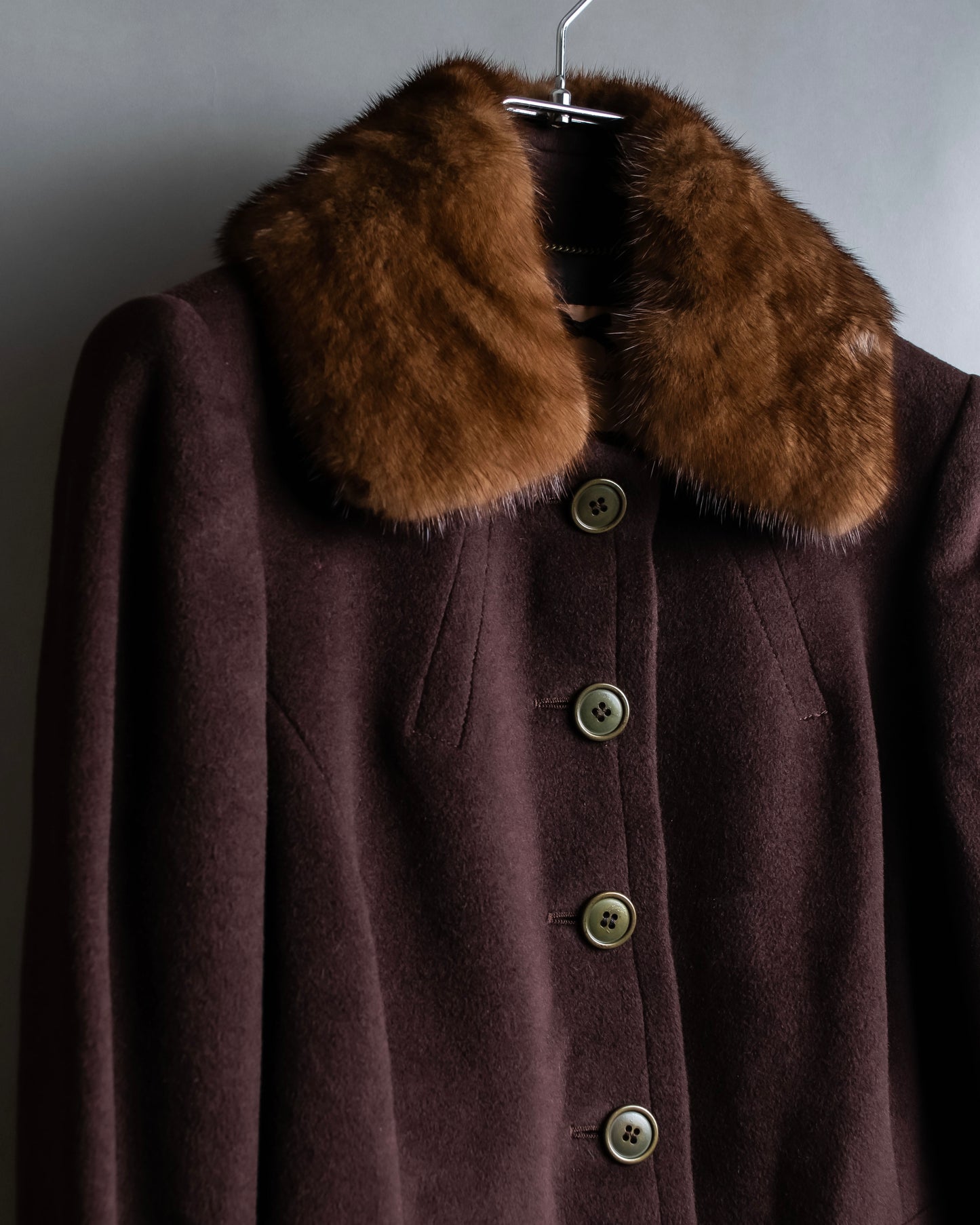 "Vintage fur collar waist shape A-line coat"