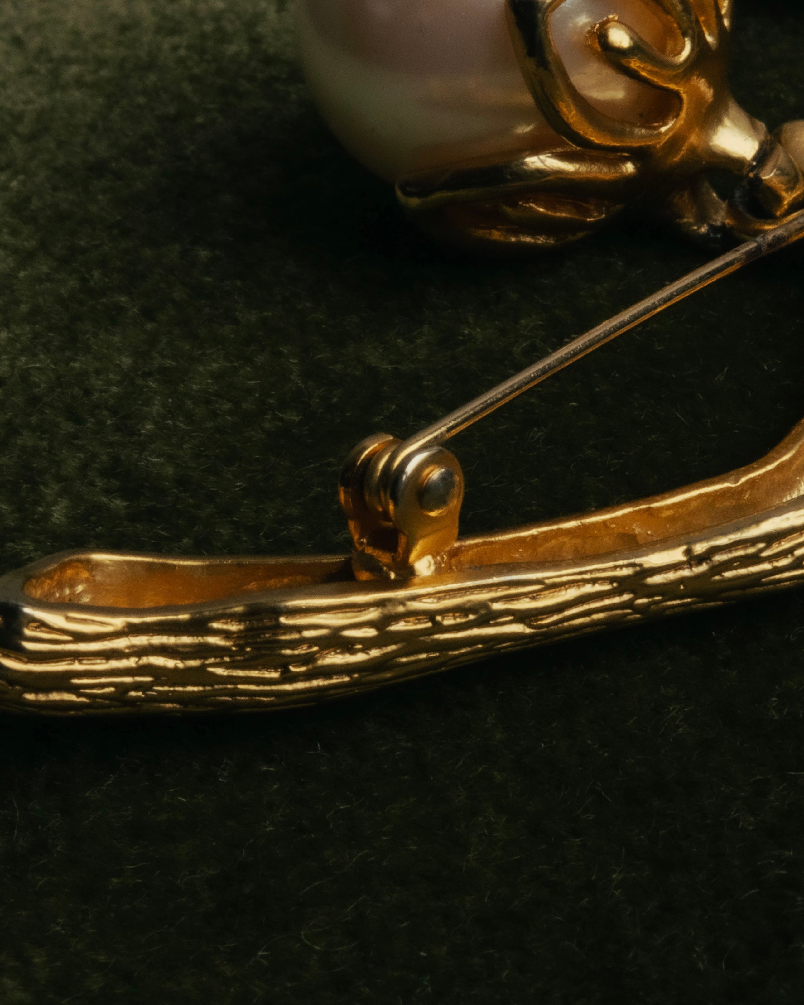 “KENZO” 80’s-90’s Sculptural branch pearl brooch