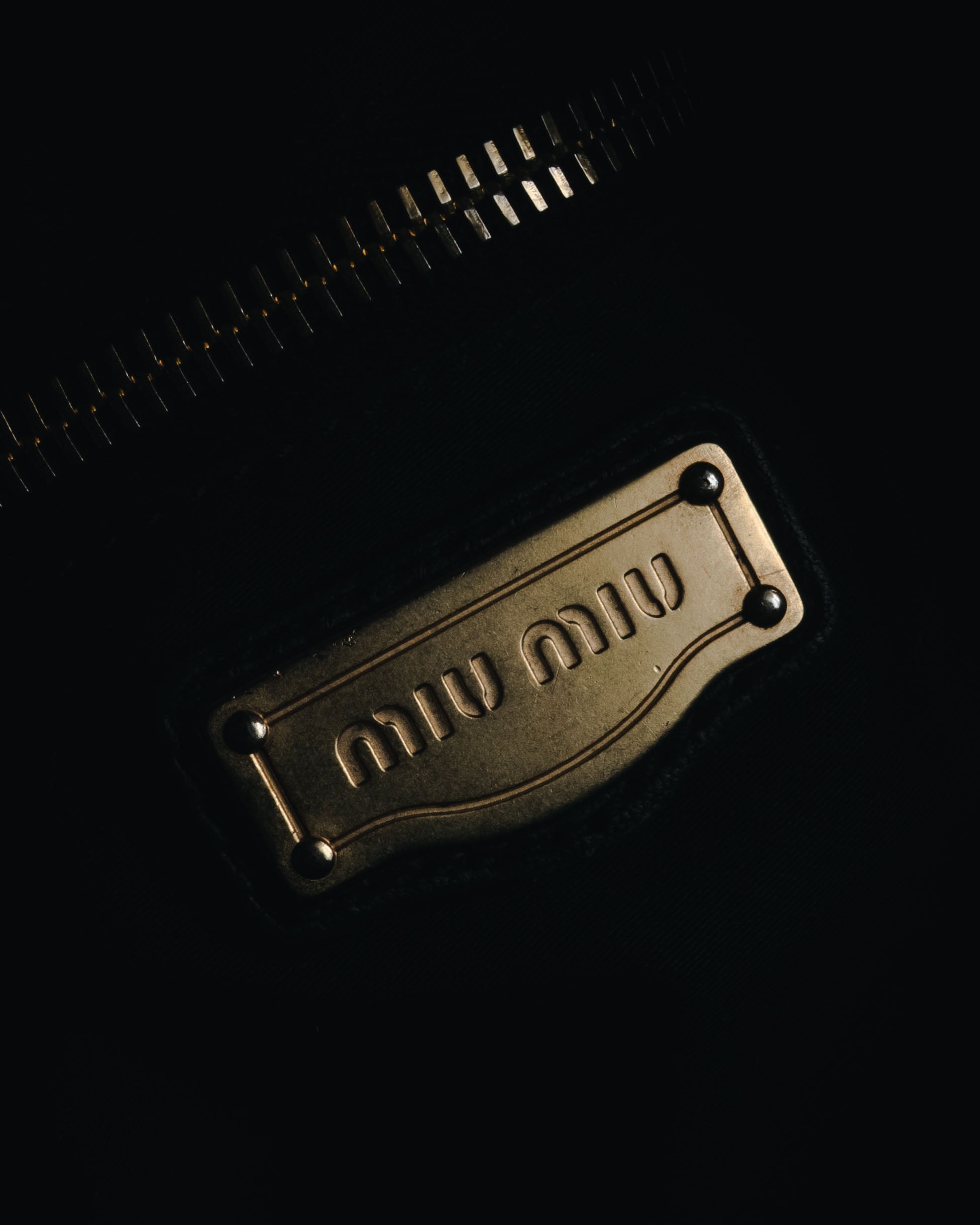 –SPECIAL– "miu miu" 00’s archival matelassé coffer bag