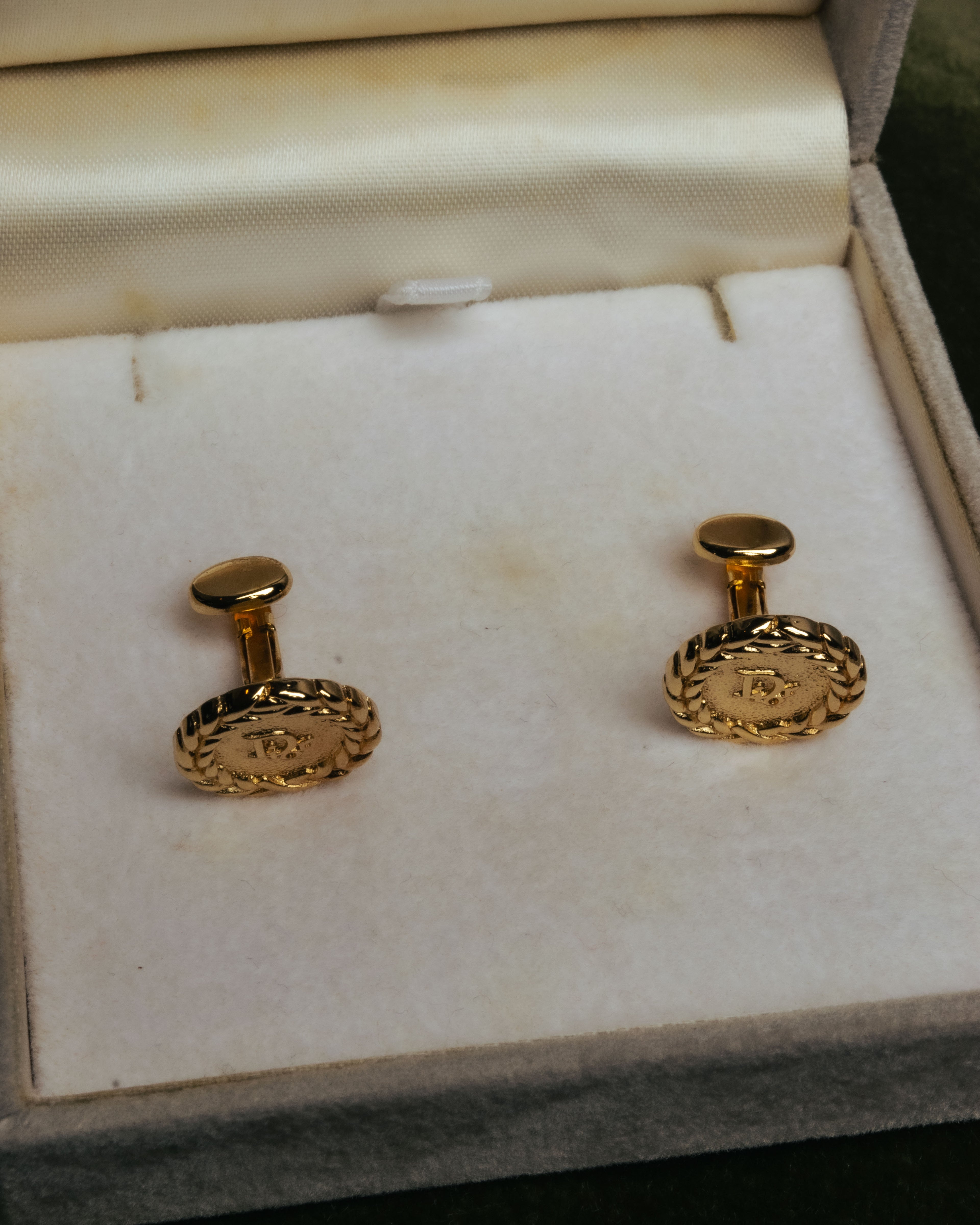 “Christian Dior” 80’s-90’s Laurel rope motif D logo earrings