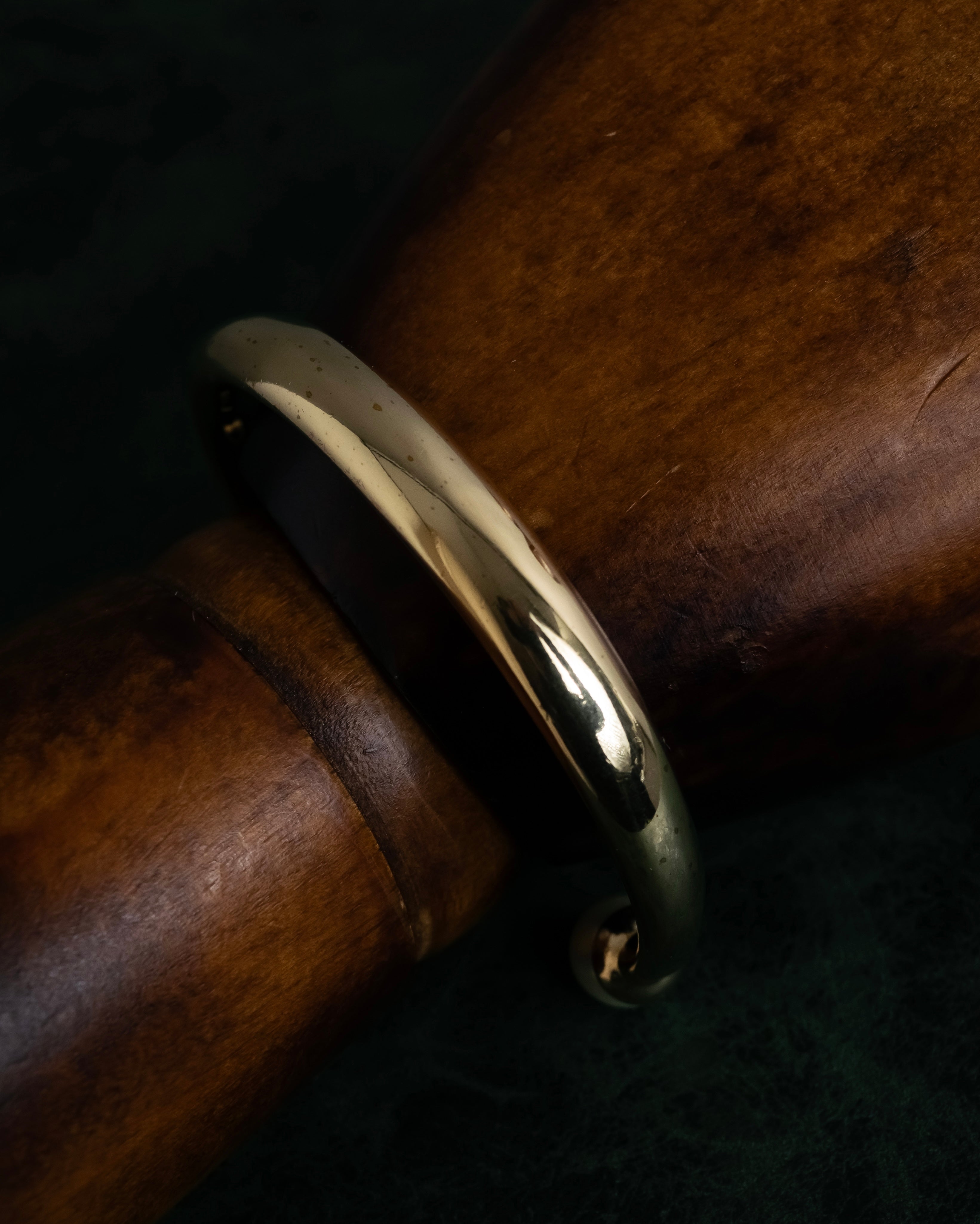 -MOOD Christmas Collection-
"Dior" Maria Grazia Chiuri design pearl motif carving gold bangle