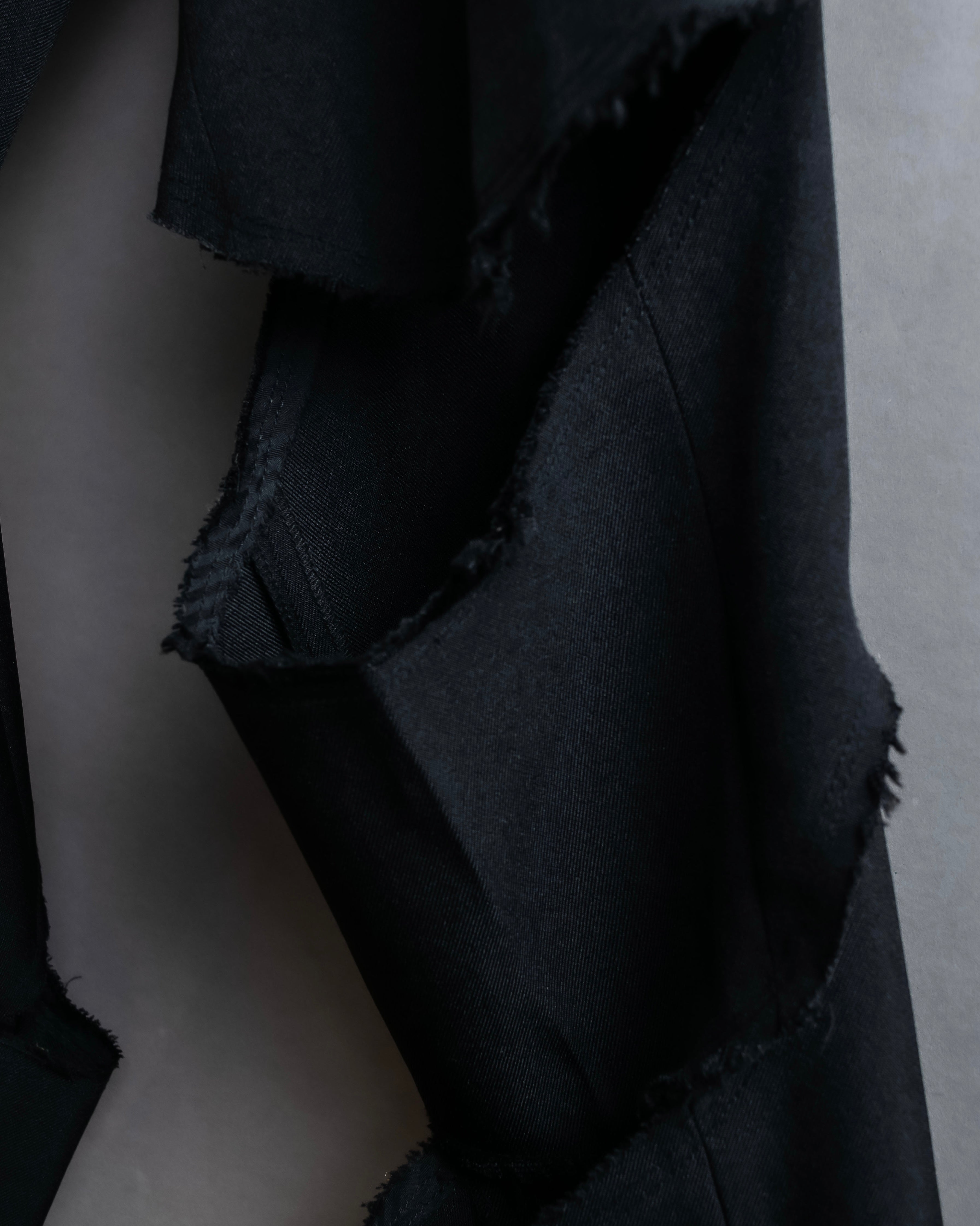 "COMME des GARCONS HOMME PLUS" 19SS Cut-off design slacks