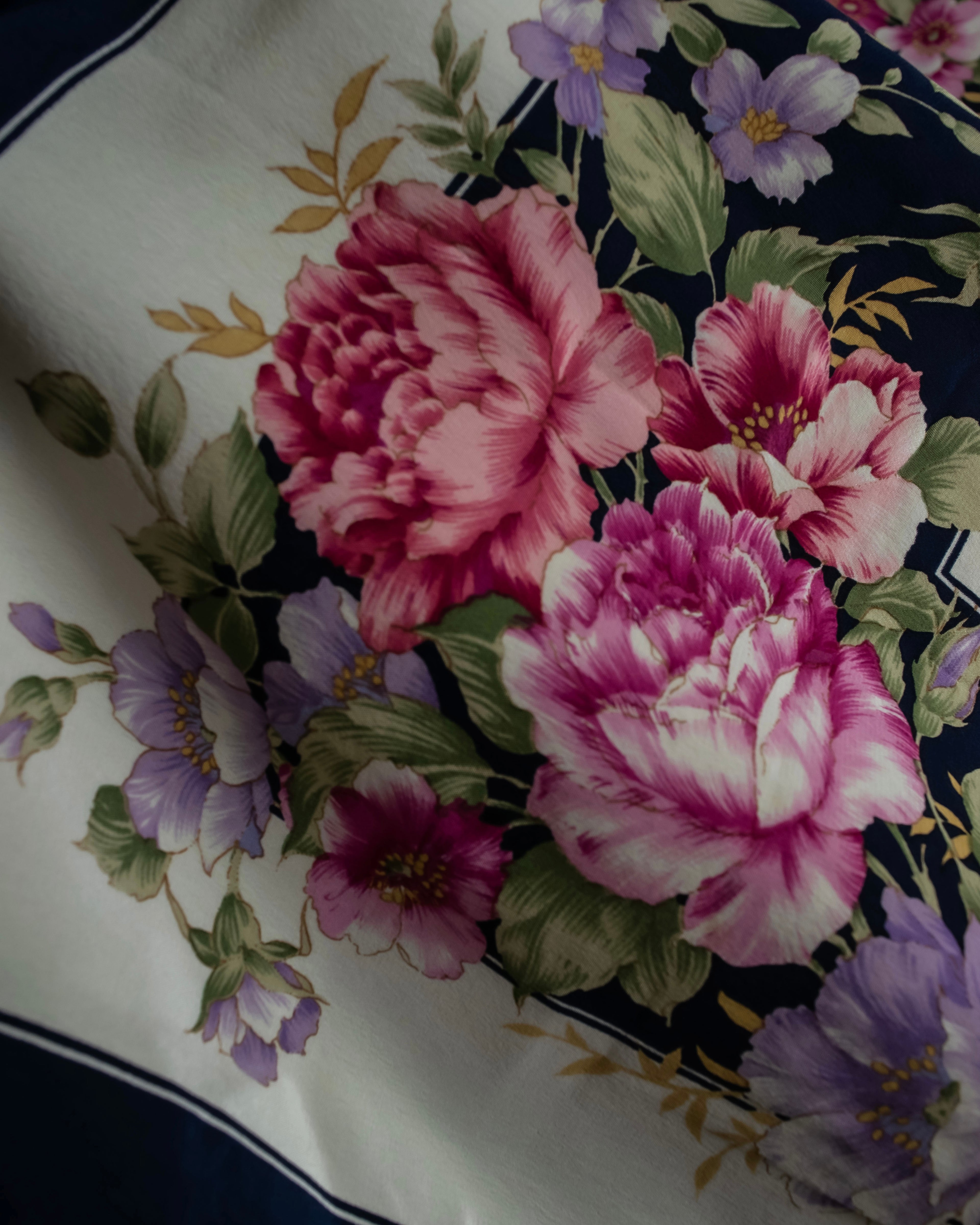 "YVES SAINT LAURENT" Peony small flower bouquet pattern silk scarf