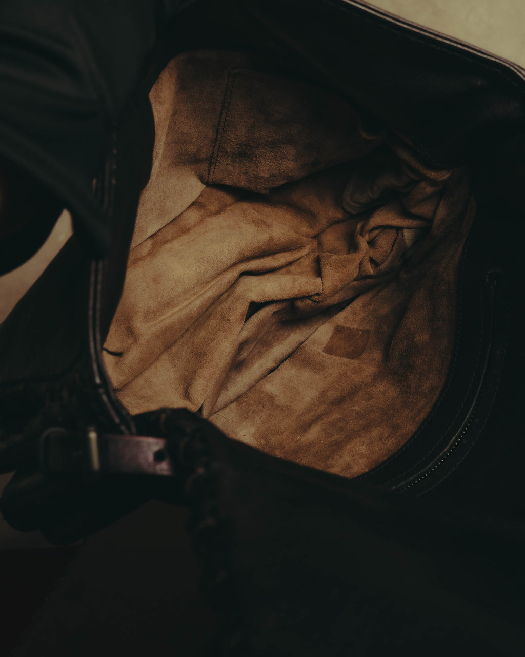 “BOTTEGA VENETA” 10’s Iridescent calfskin intrecciato trim crossbody bag