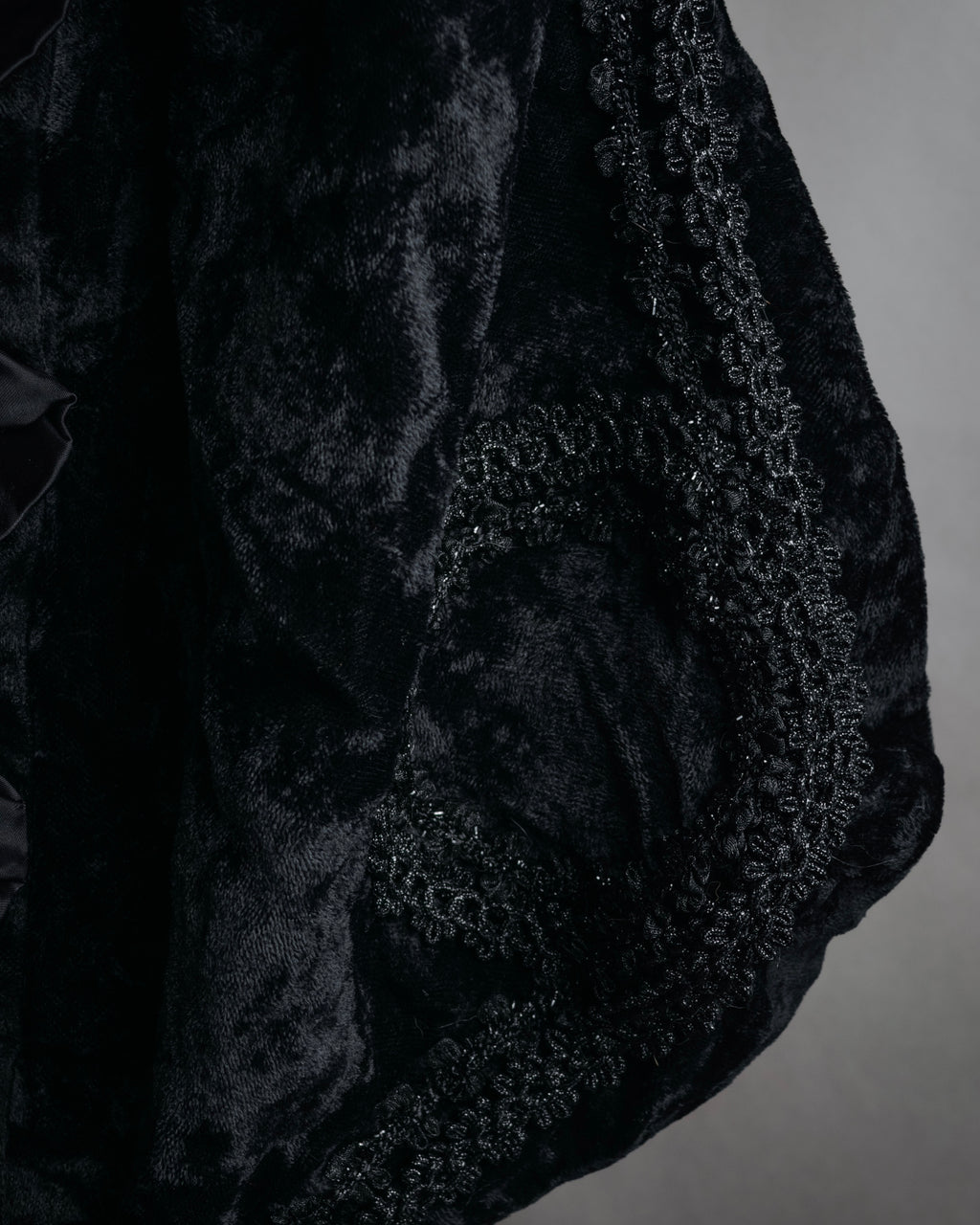 “COMME des GARÇONS” 2005 AW Velvet lace circle handle bag