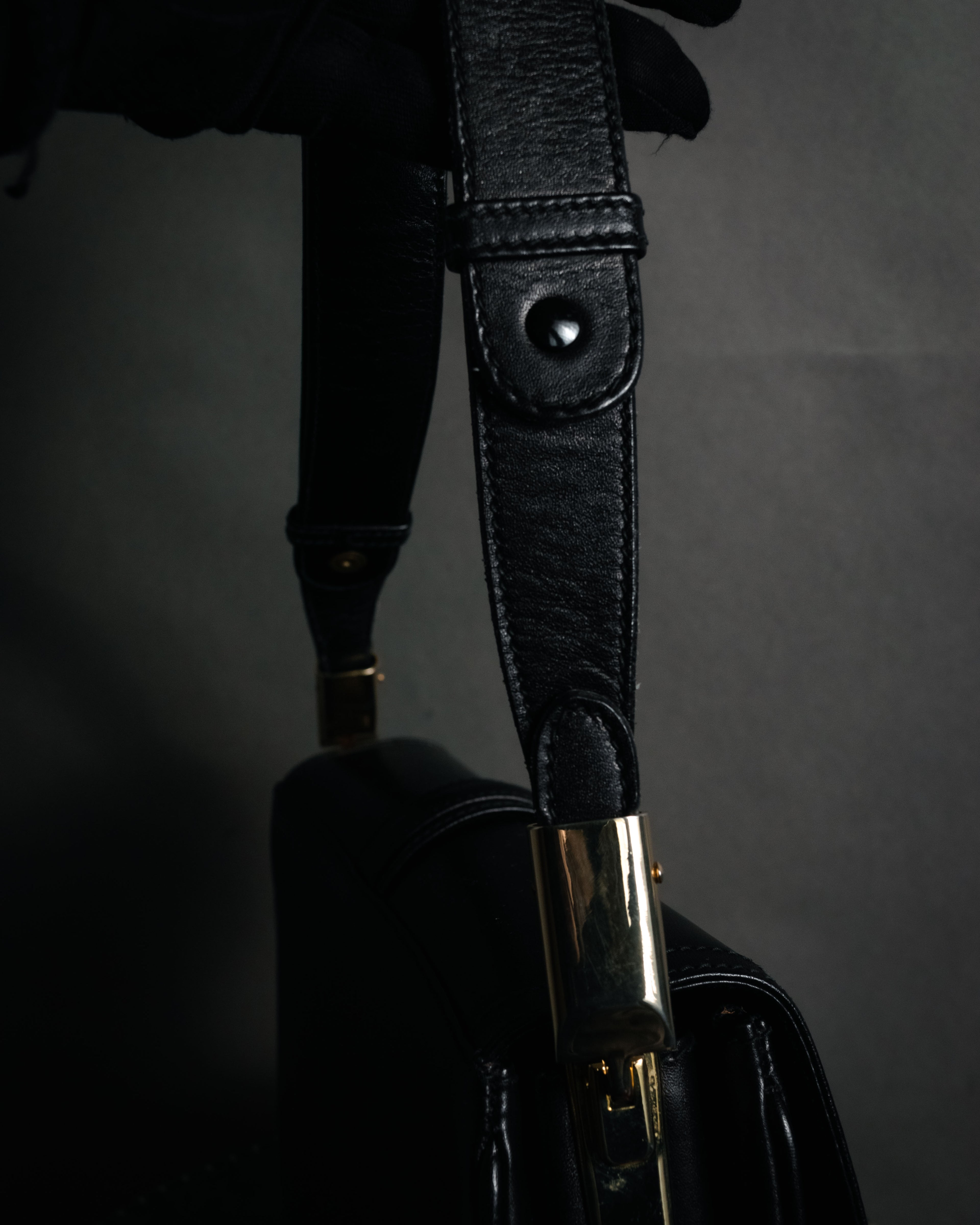 "GUCCI" 70’s boutique push lock box calf shoulder bag