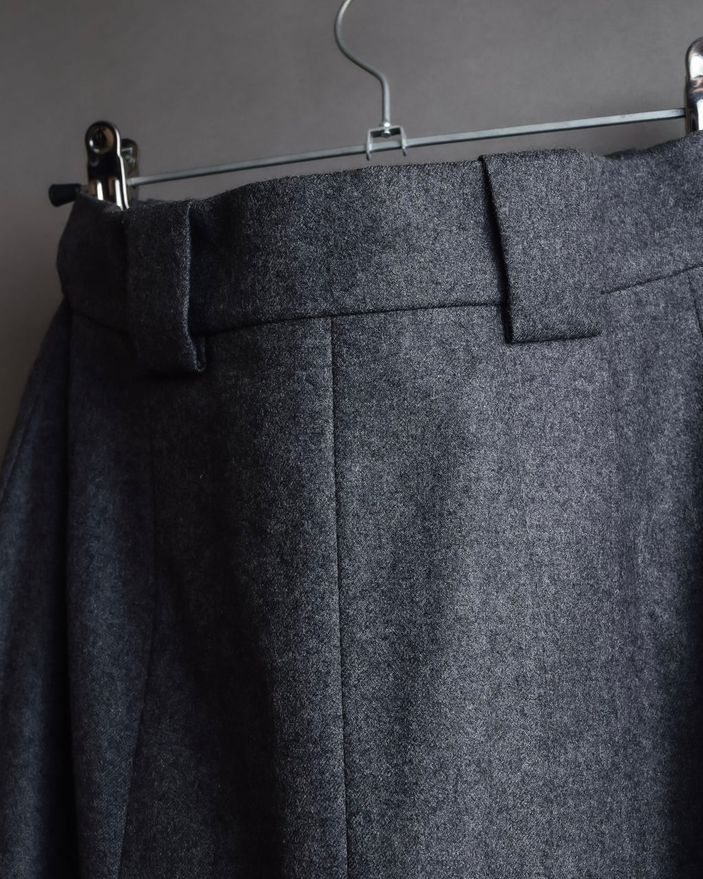 "CHANEL" 90's Gold button design straight line skirt