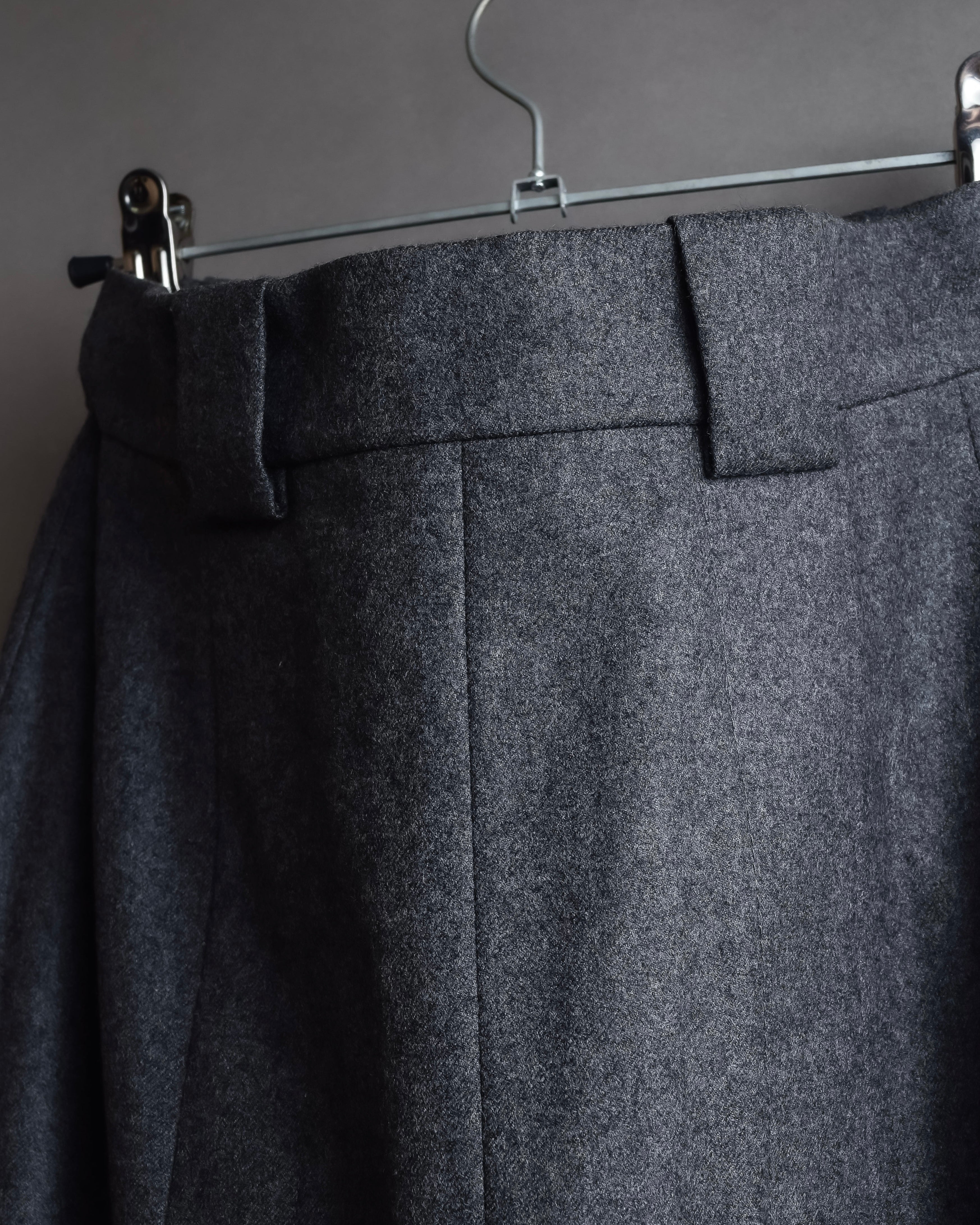 "CHANEL" 90's Gold button design straight line skirt