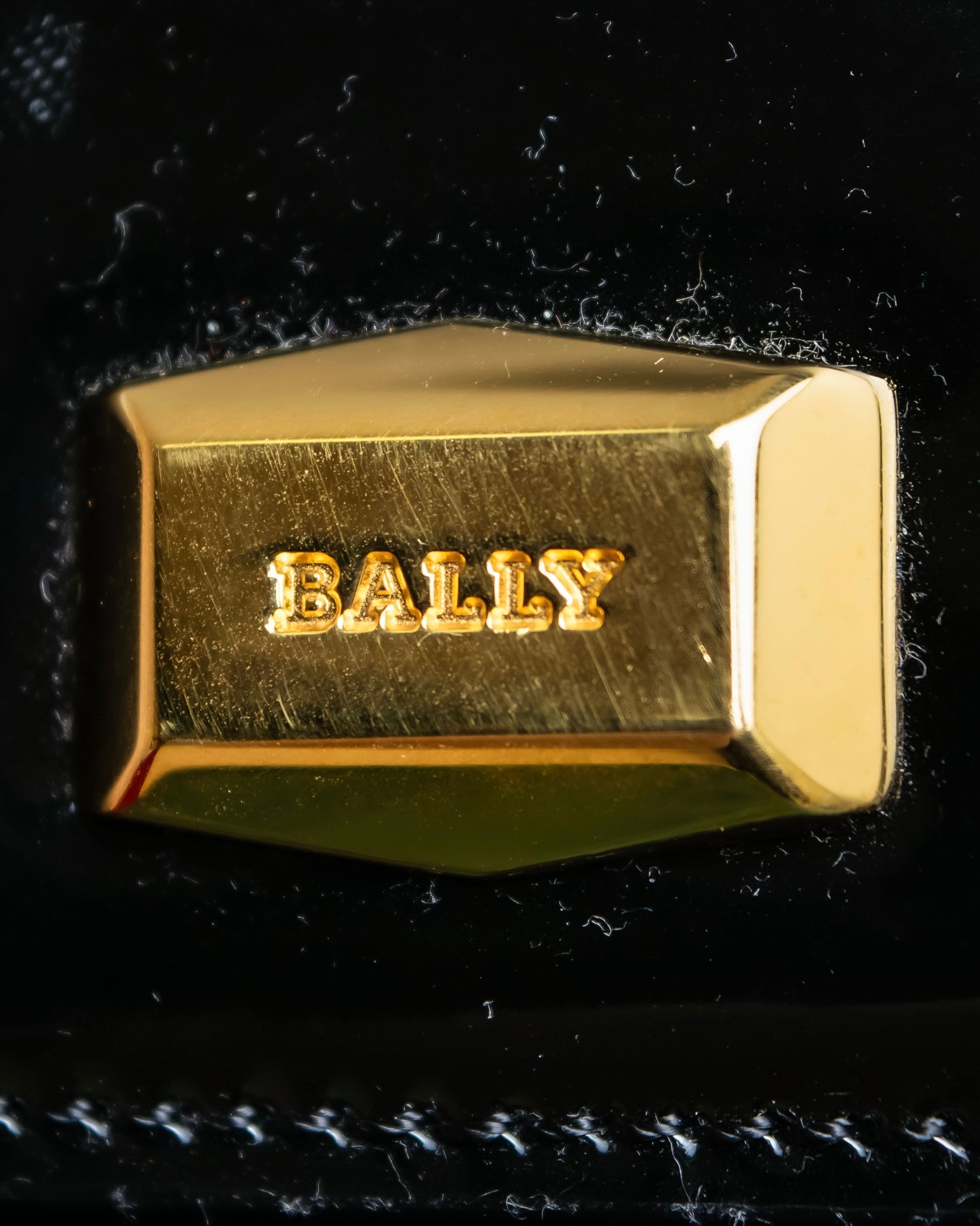 "BALLY" Trapezoid design patent leather one handle leather bag