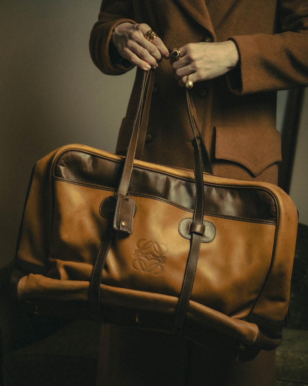 -SPECIAL- “LOEWE” 90’s Anagram embossed wide-opening leather boston bag
