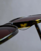 "GUCCI" Wellington frame bee engraved sunglasses