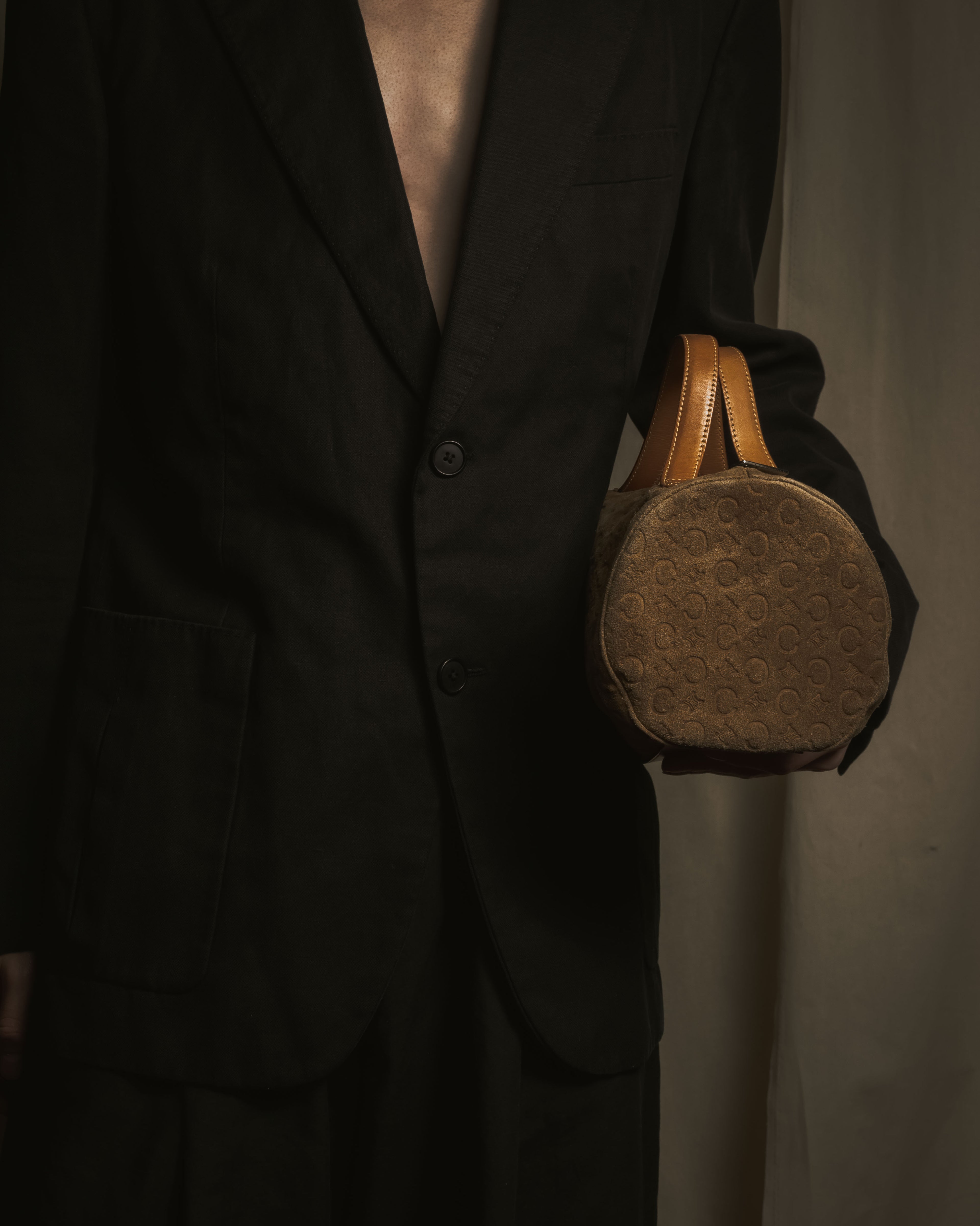 "CELINE" 00年代马卡丹标志雕刻麂皮革包